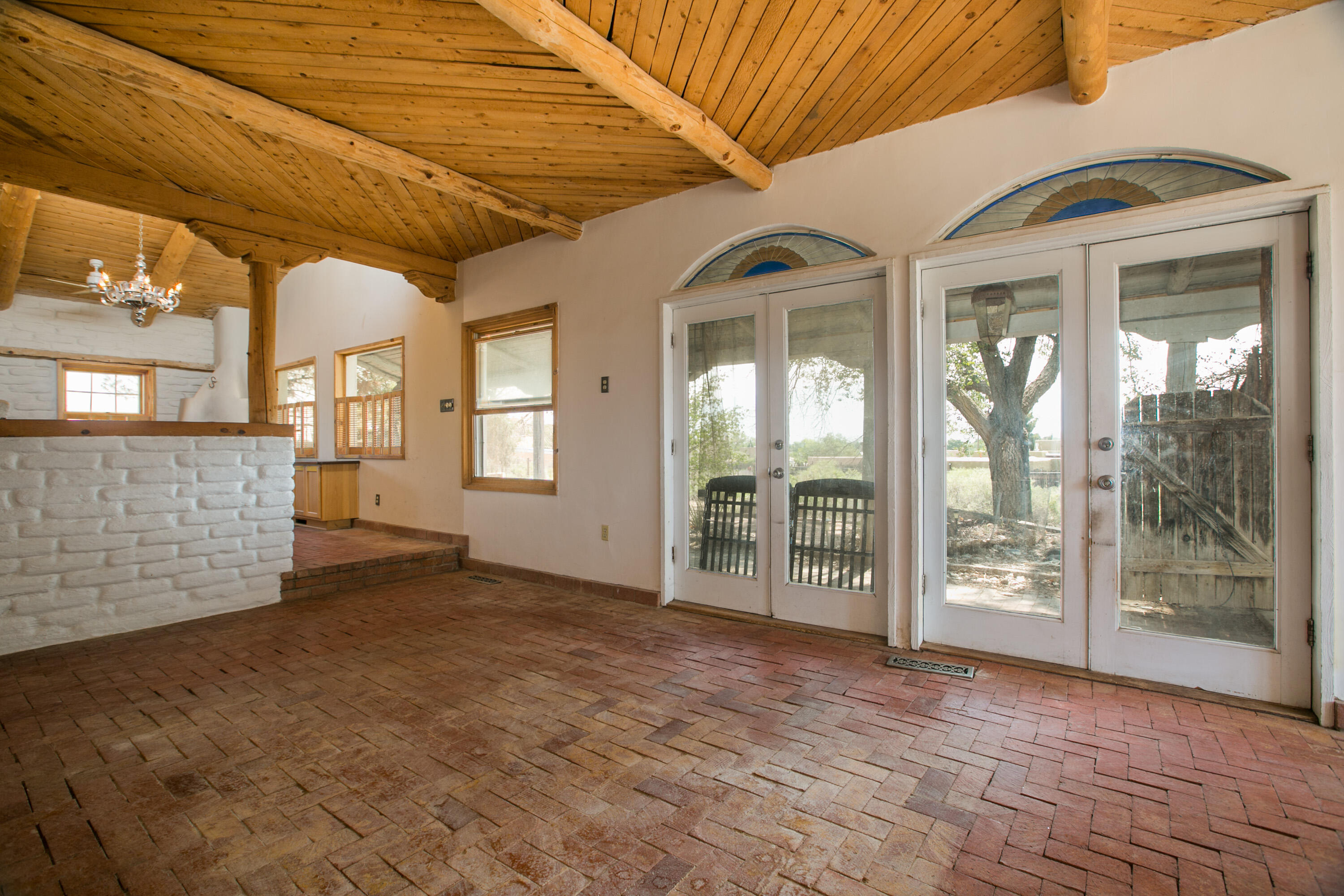 467 Camino Arco Iris