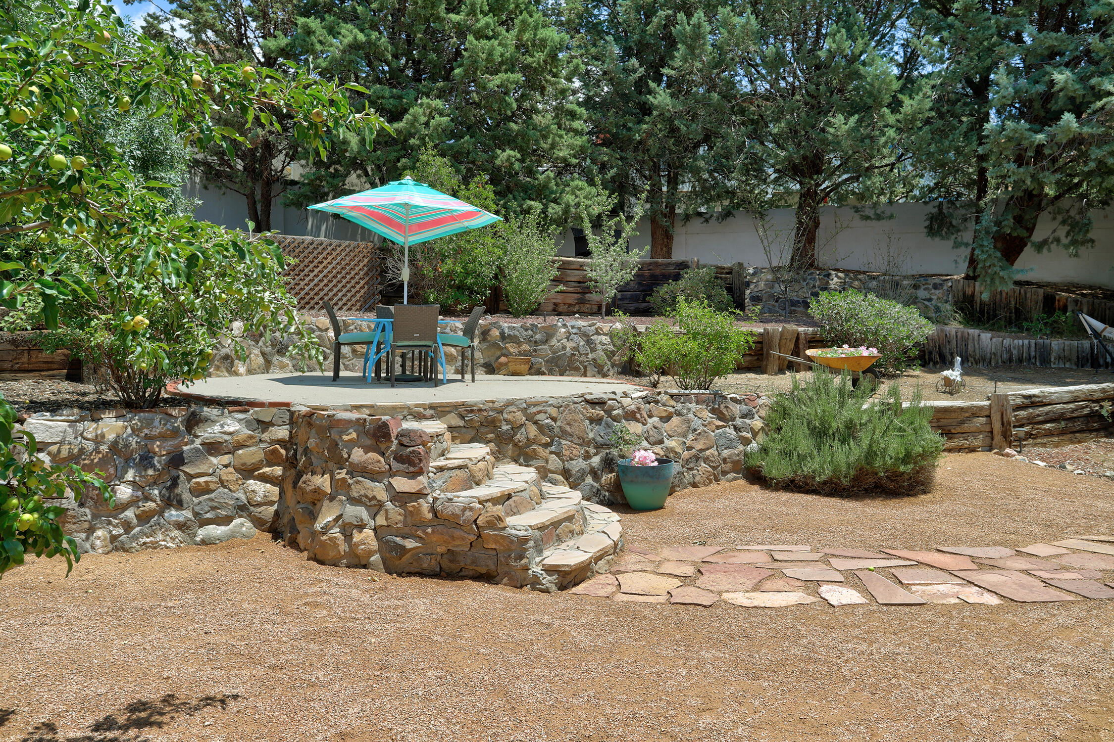 1004 DASKALOS Drive NE