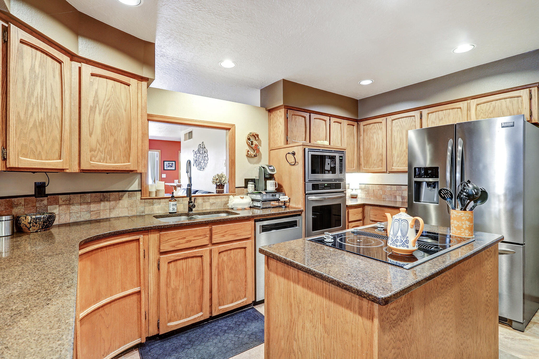 1004 DASKALOS Drive NE