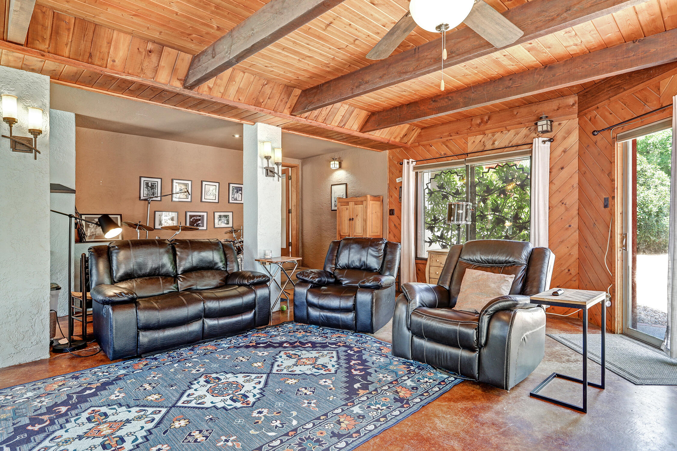 1004 DASKALOS Drive NE