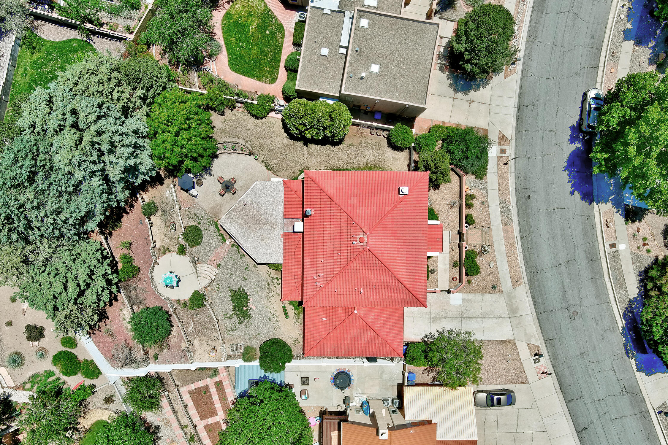 1004 DASKALOS Drive NE