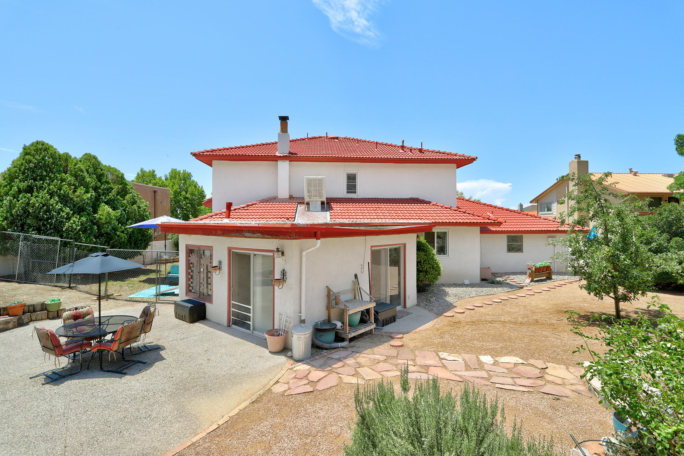 1004 DASKALOS Drive NE