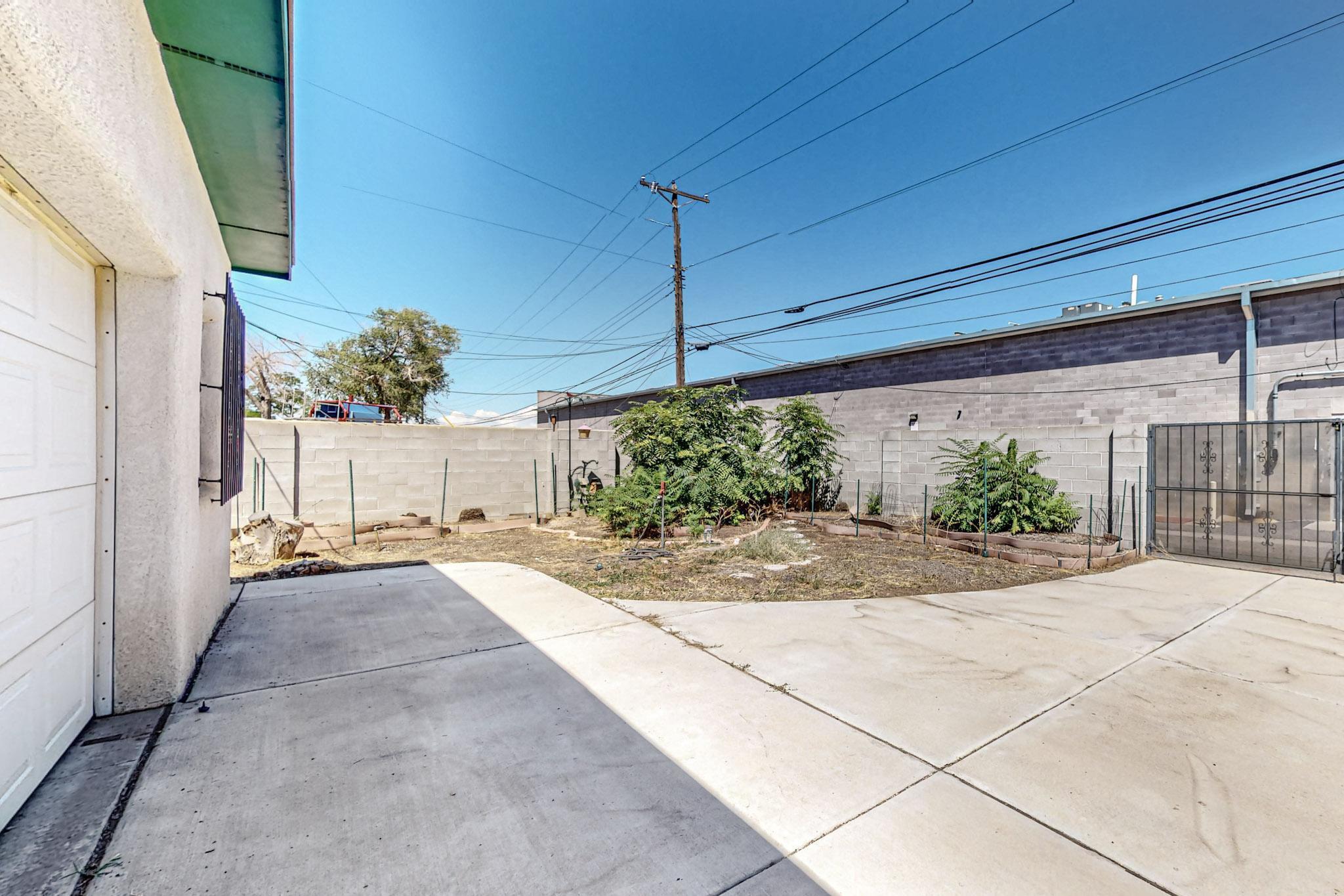 2533 Alvarado Drive NE