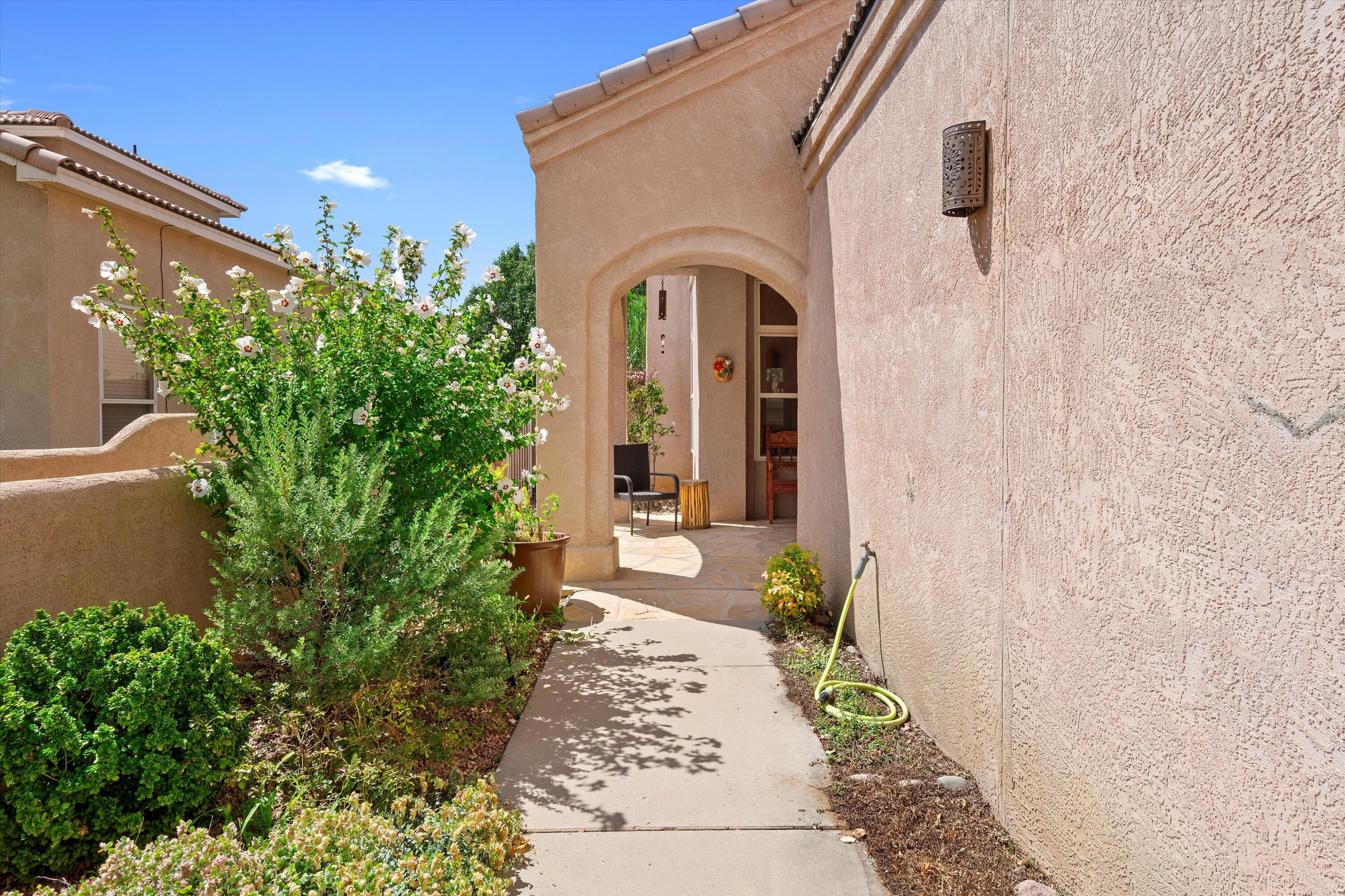 7605 La Mariposa Place NE