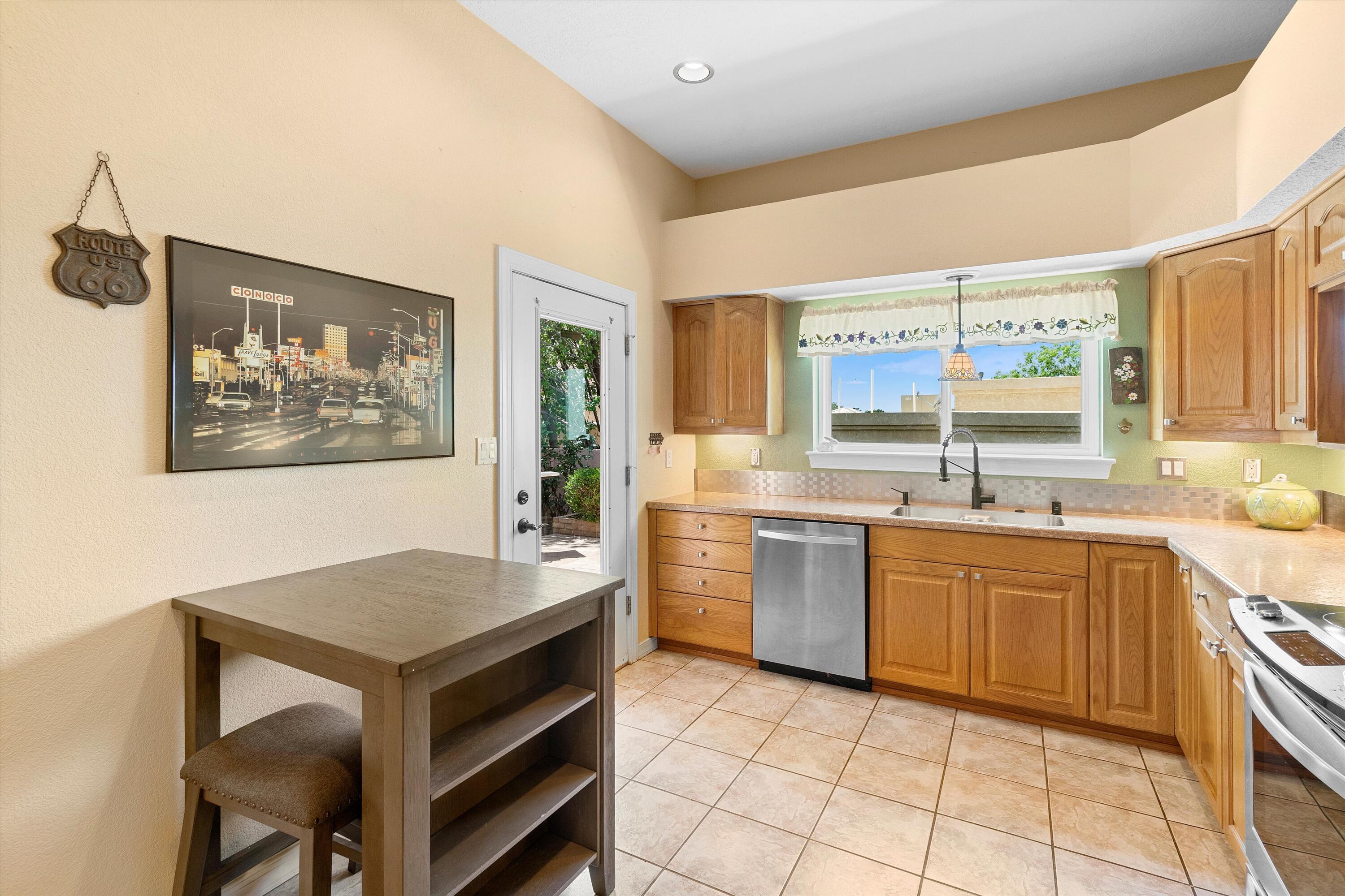 7605 La Mariposa Place NE