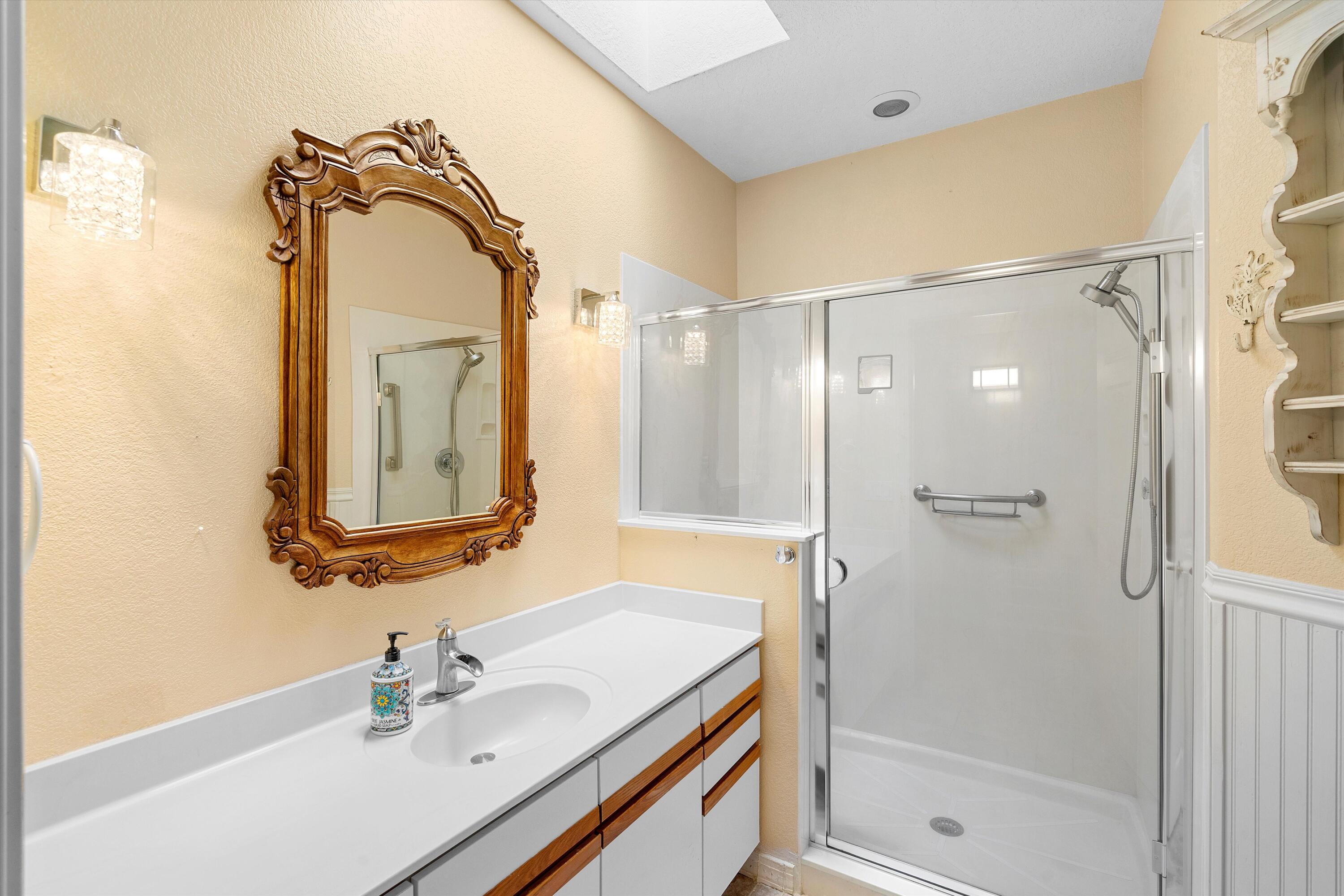 7605 La Mariposa Place NE