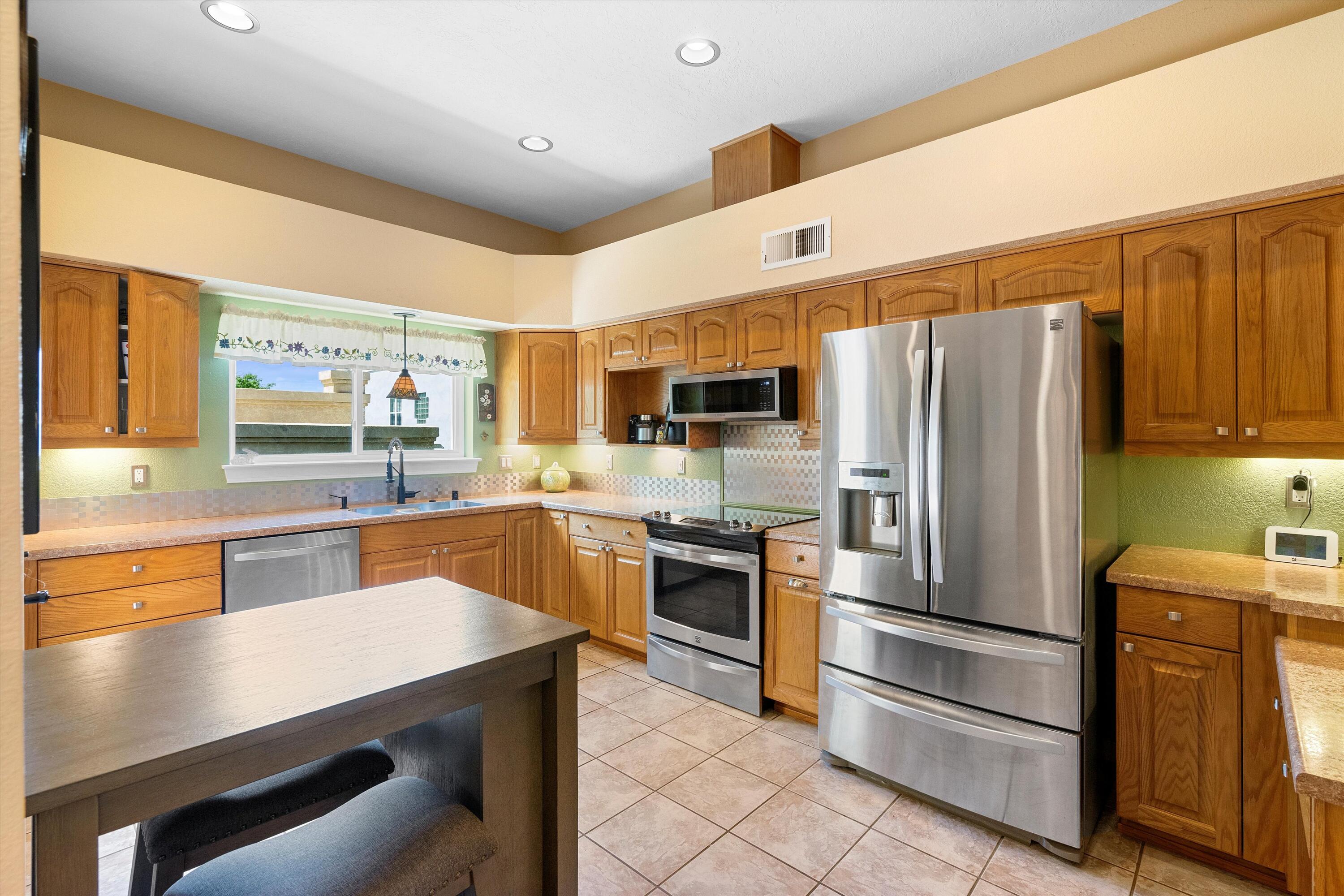 7605 La Mariposa Place NE