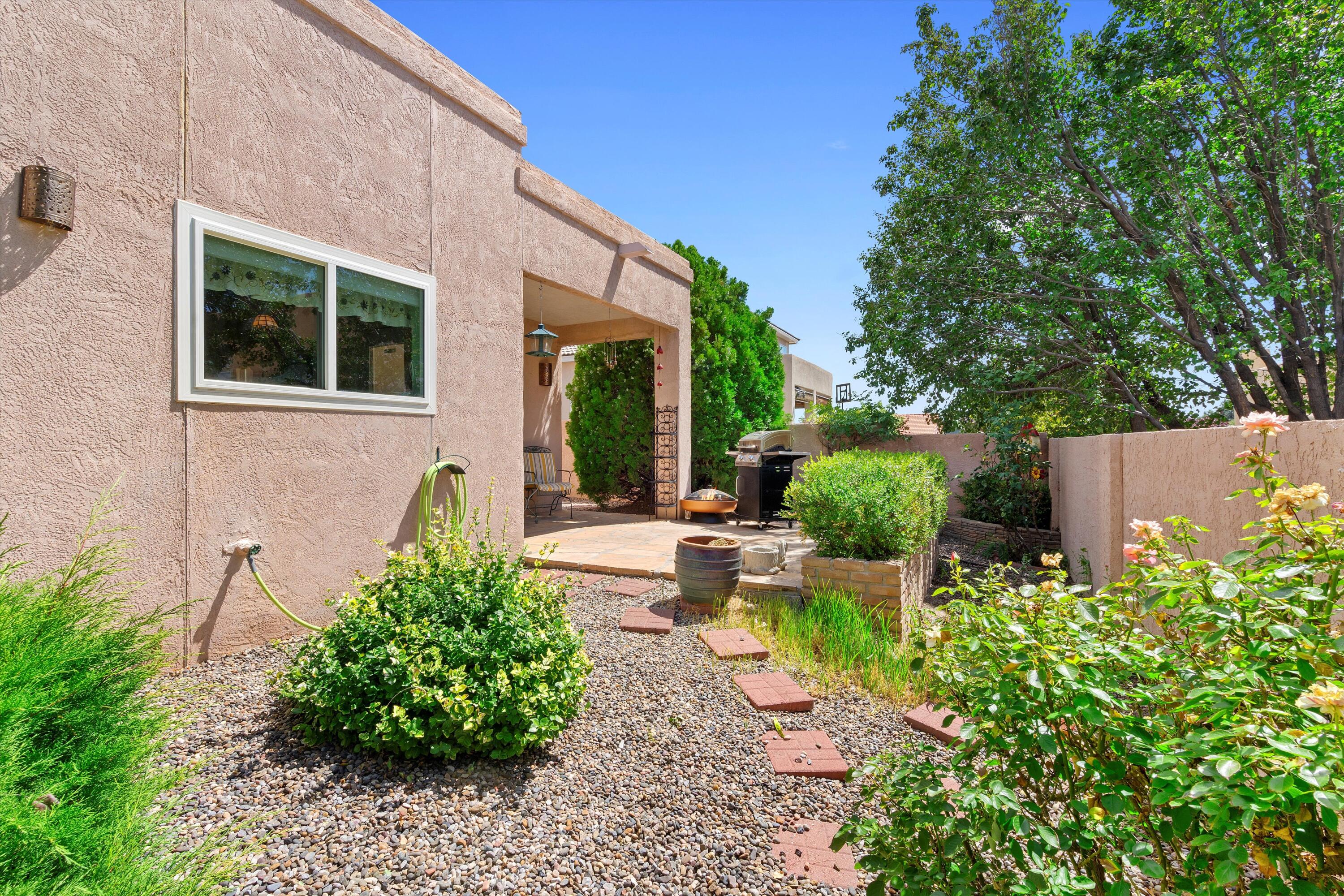 7605 La Mariposa Place NE