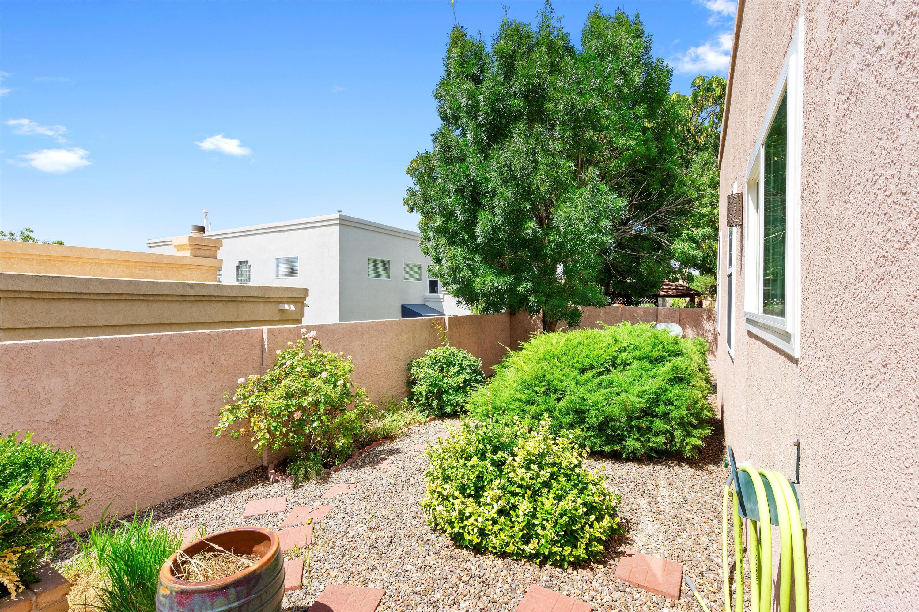 7605 La Mariposa Place NE