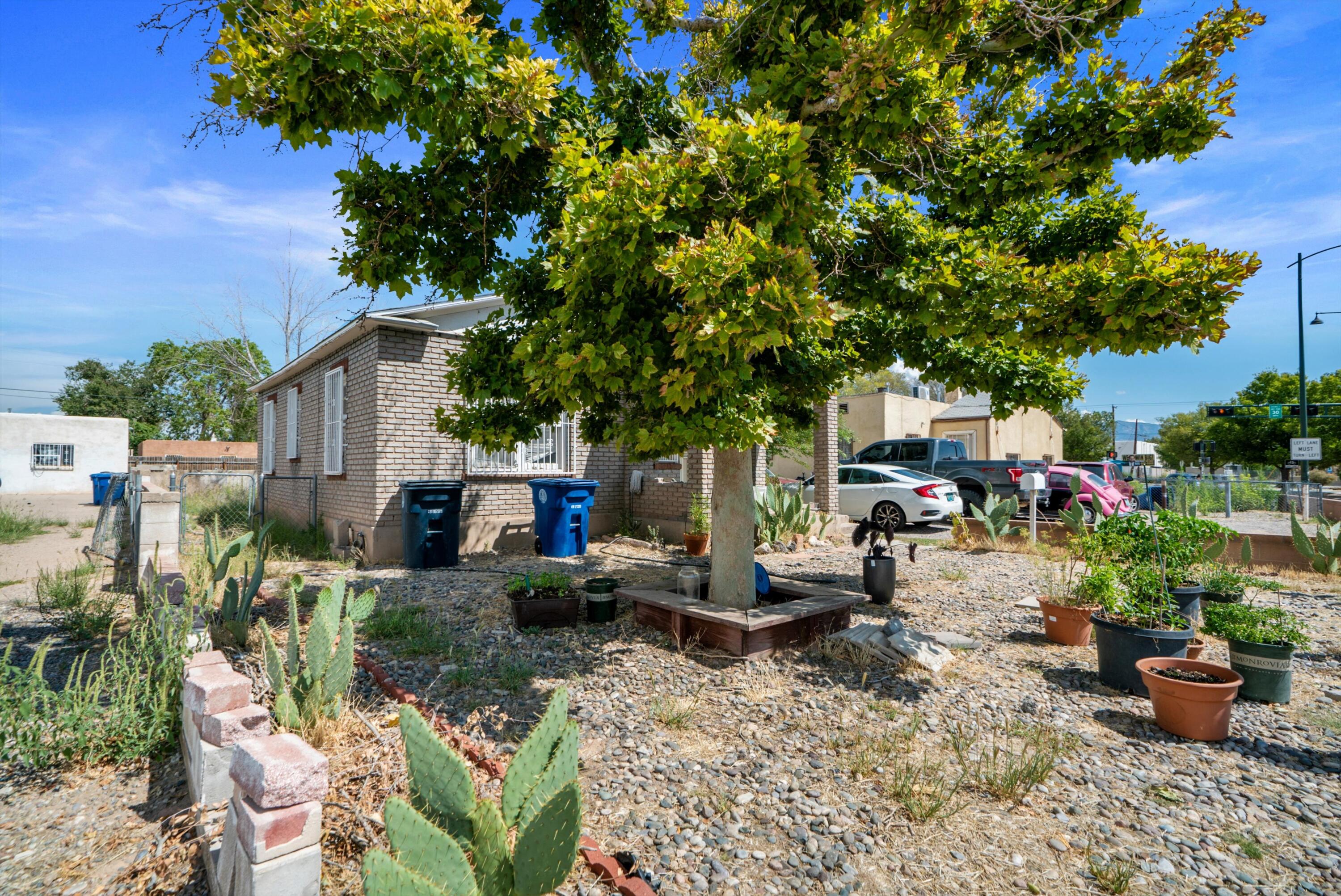 405 Yale Boulevard SE