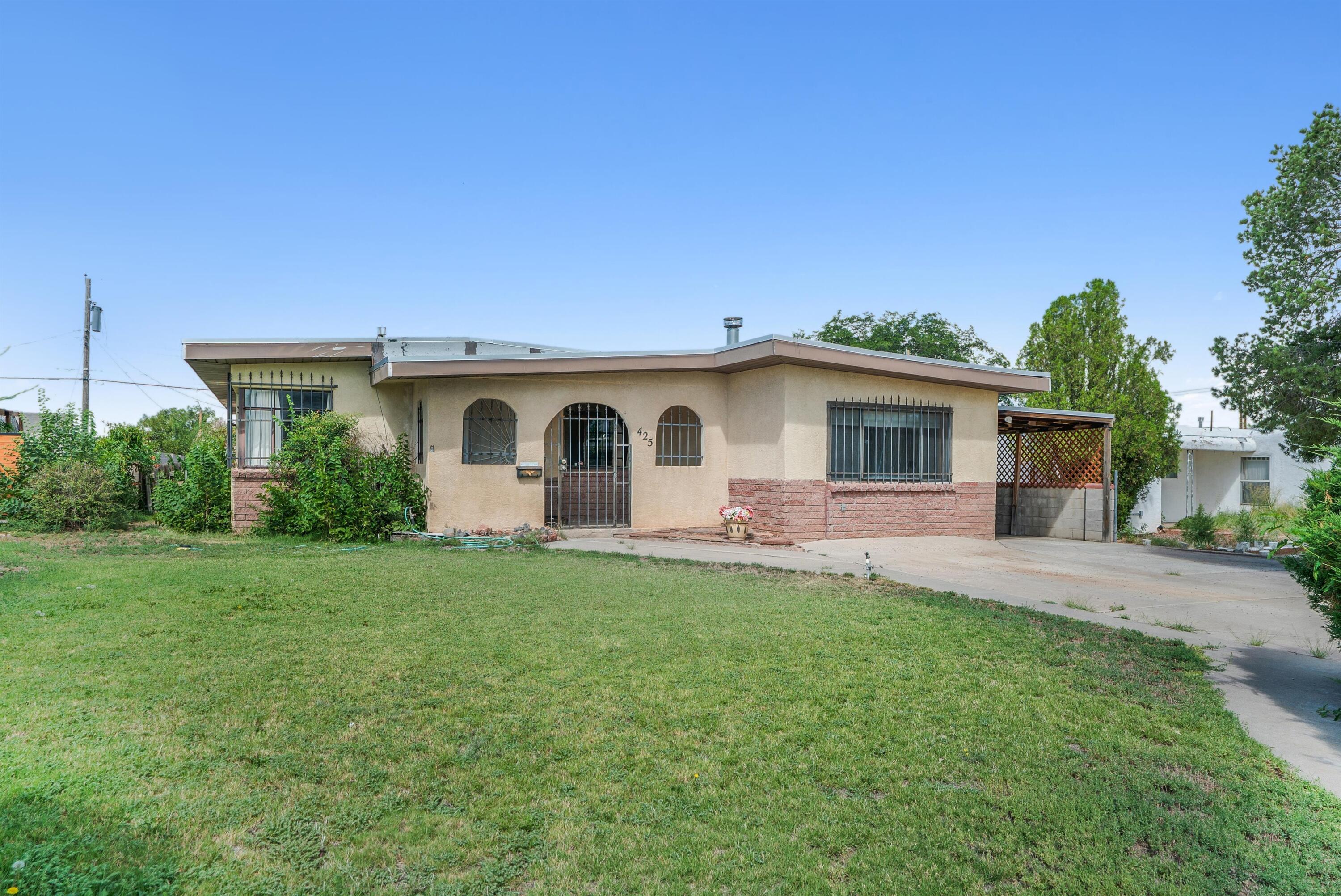 425 Mesilla Street NE