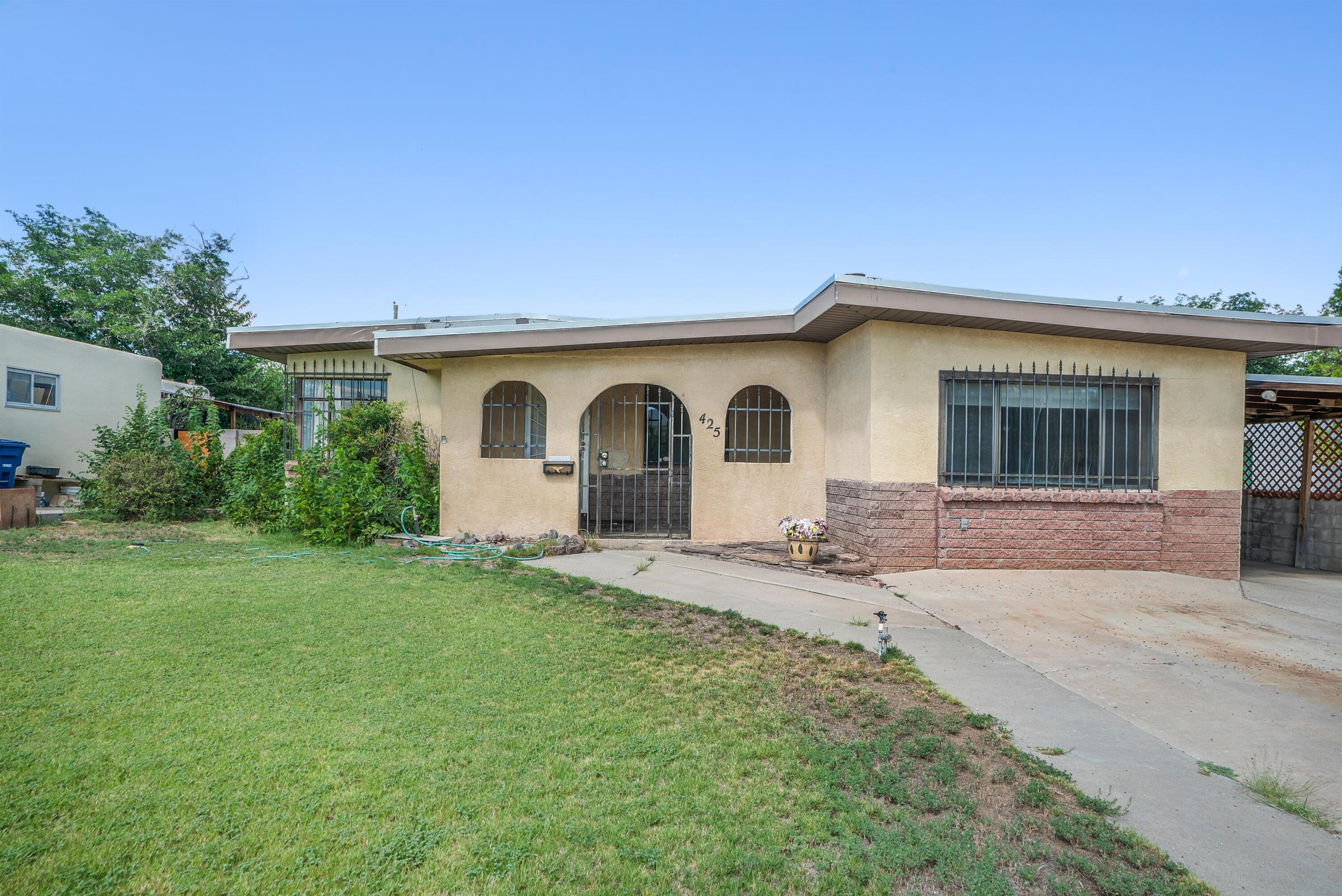 425 Mesilla Street NE