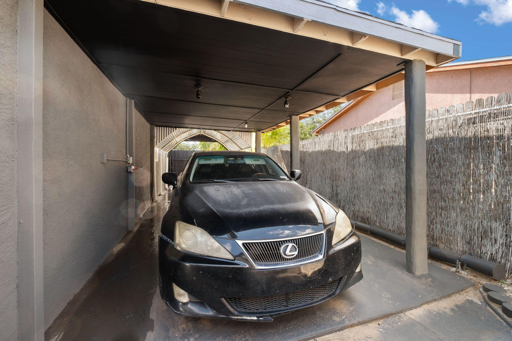 538 ESTANCIA Drive NW