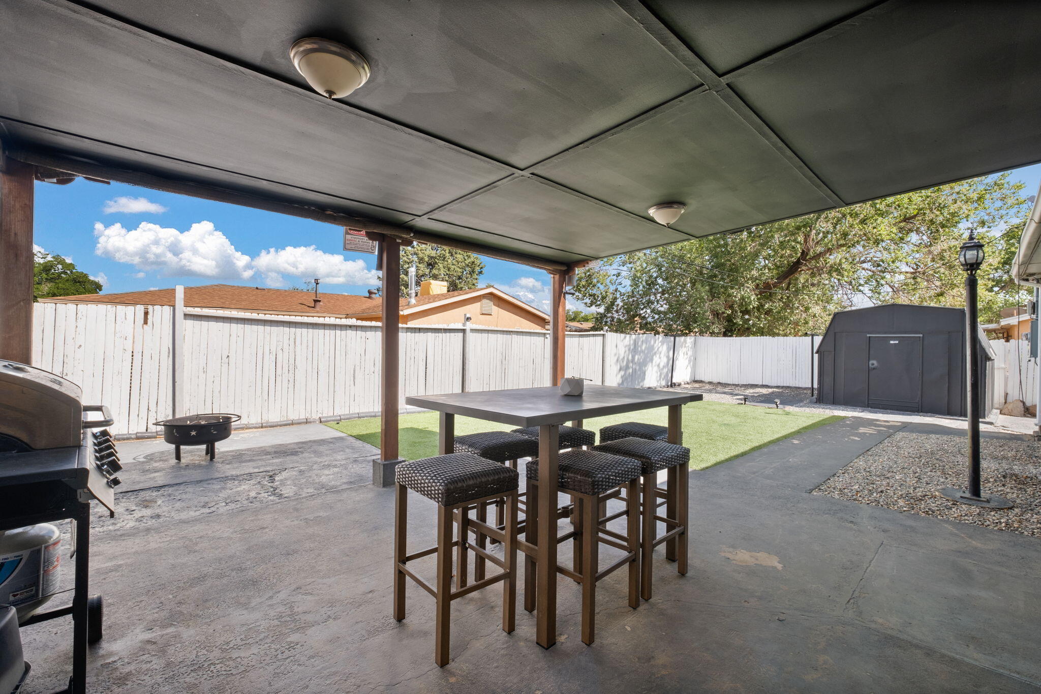 538 ESTANCIA Drive NW