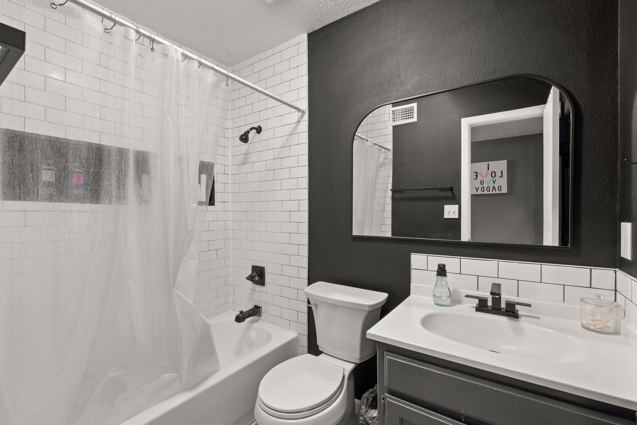 538 ESTANCIA Drive NW