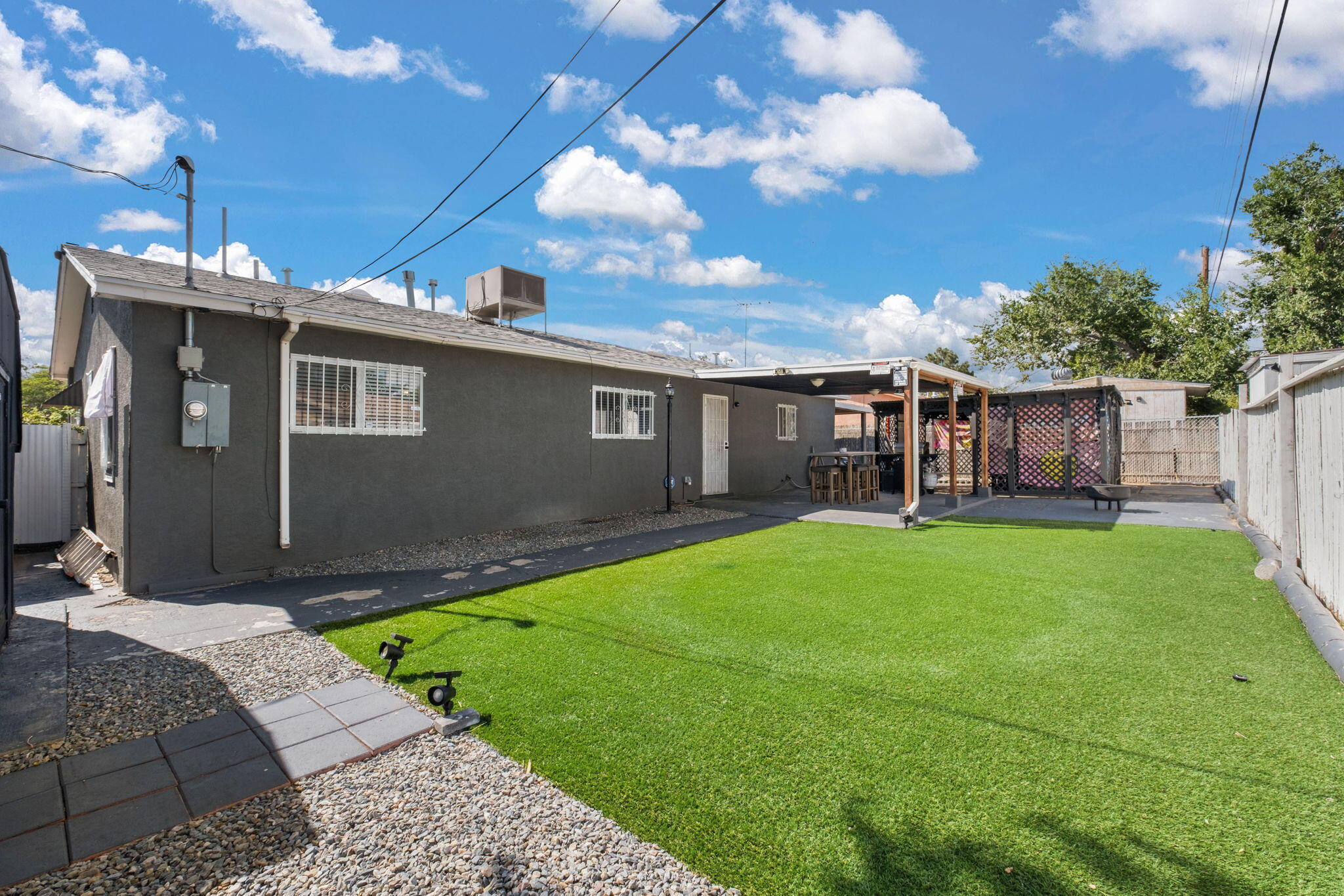 538 ESTANCIA Drive NW