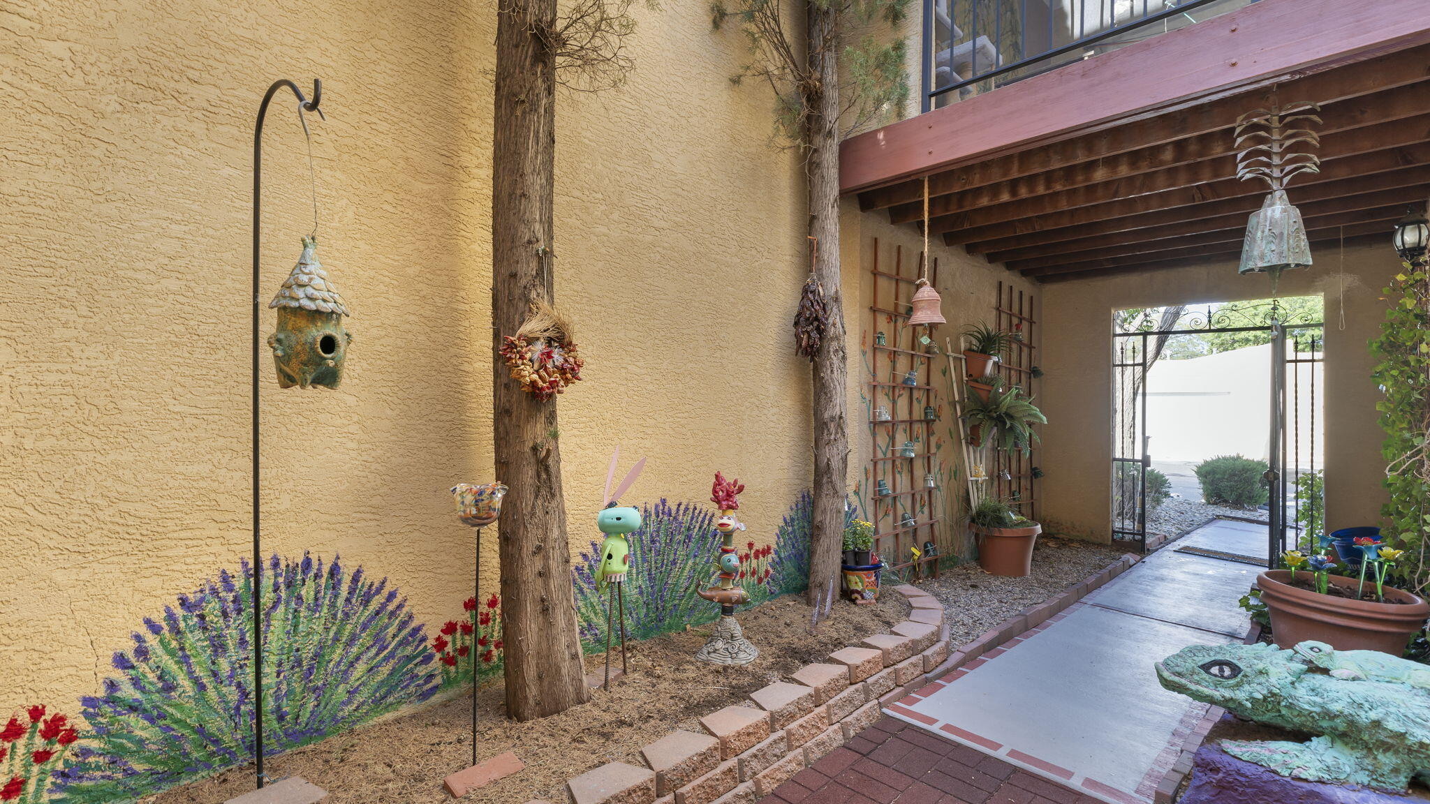 5108 LA FIESTA Drive NE