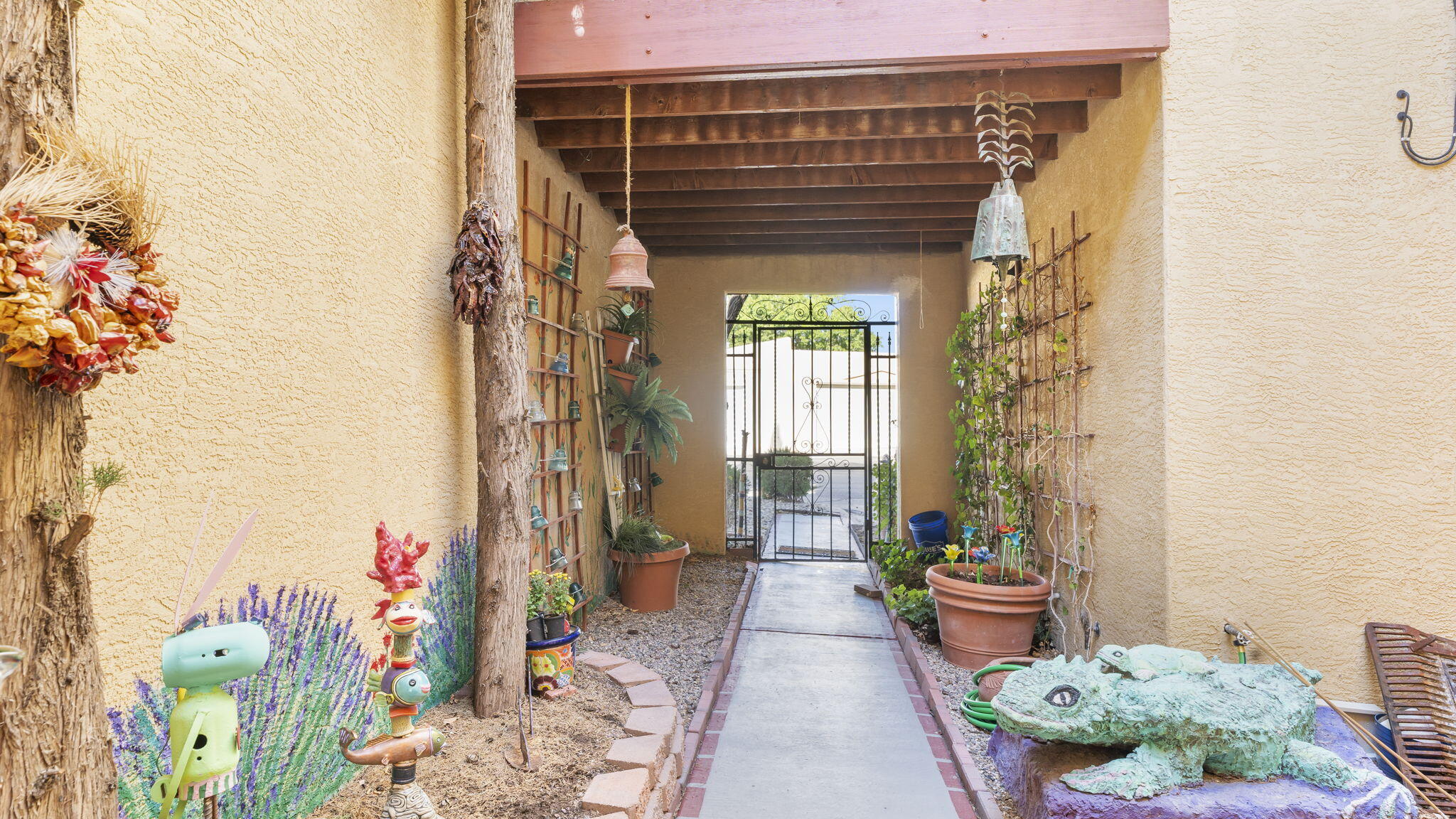 5108 LA FIESTA Drive NE