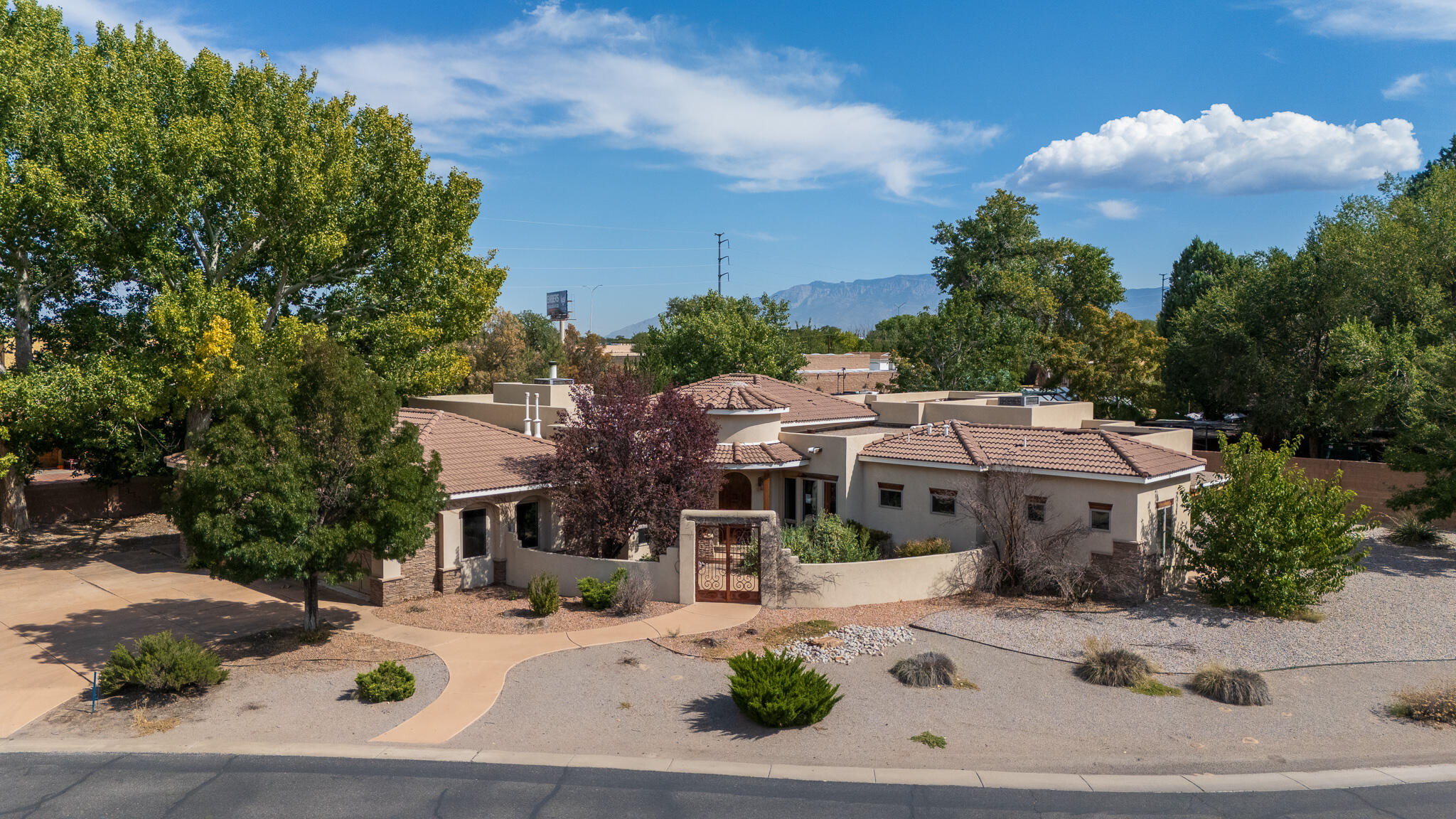 3301 CALLE FACIO NW