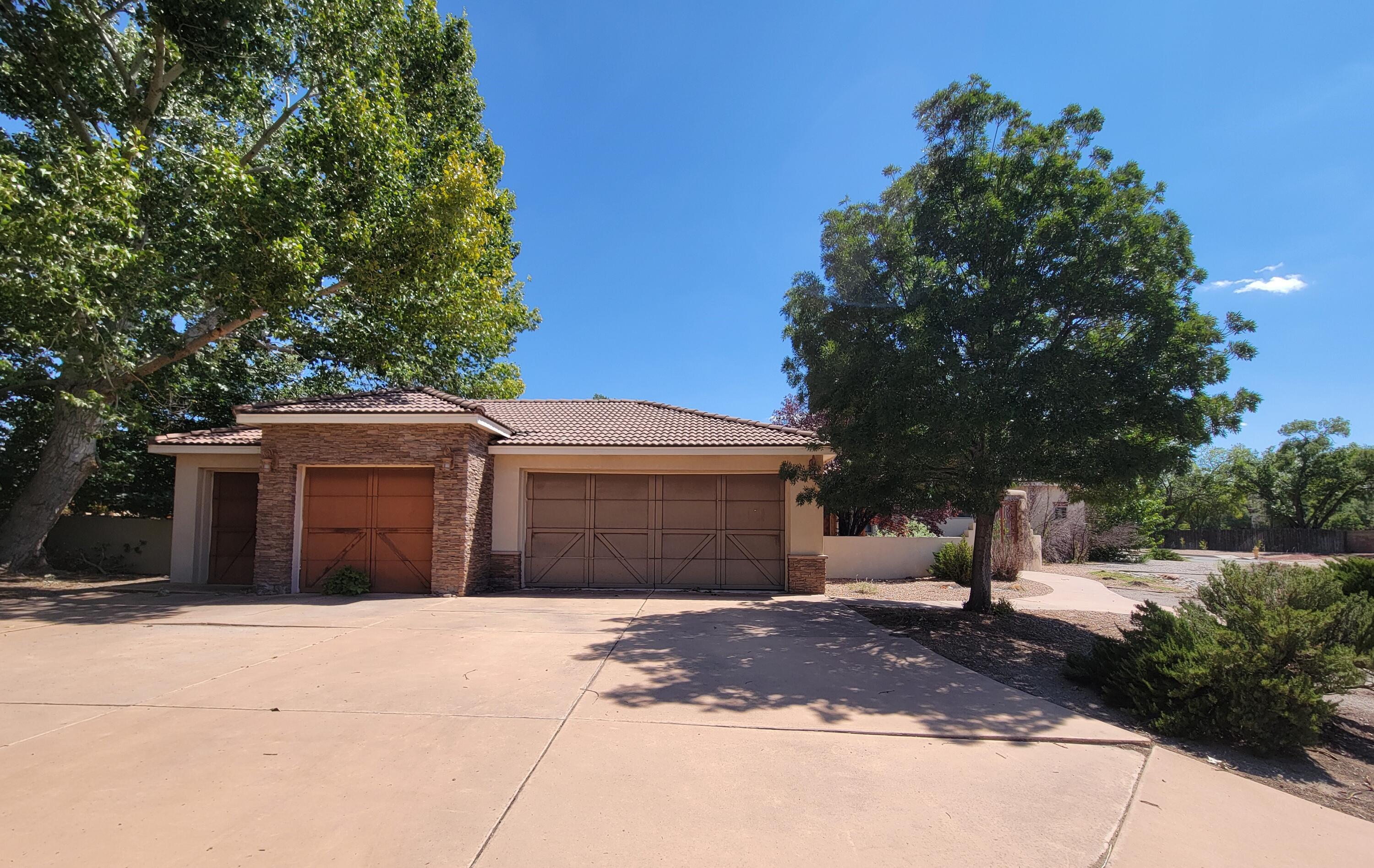 3301 CALLE FACIO NW