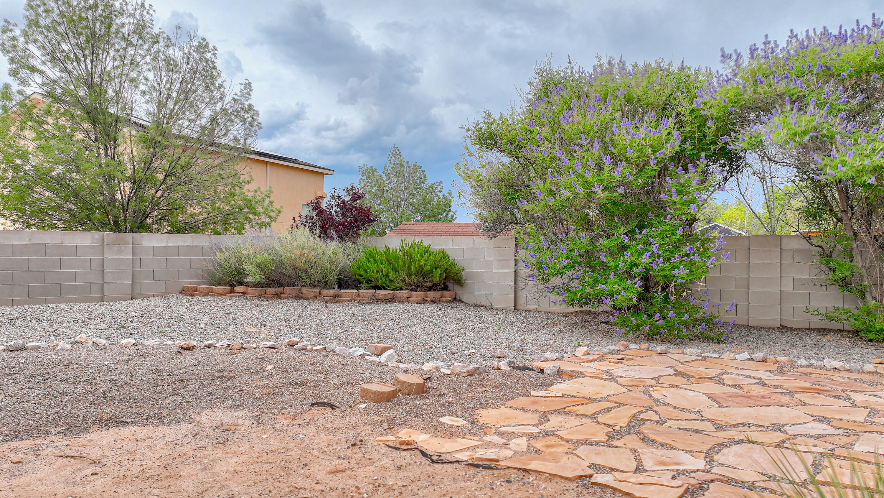 5011 KOKOPELLI Drive NE