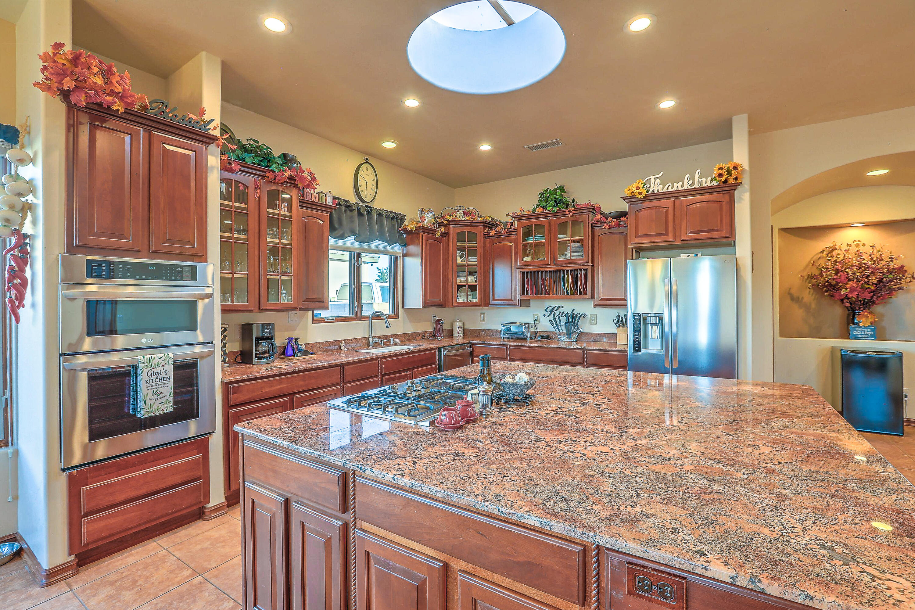 7923 VICTORIA Drive NW