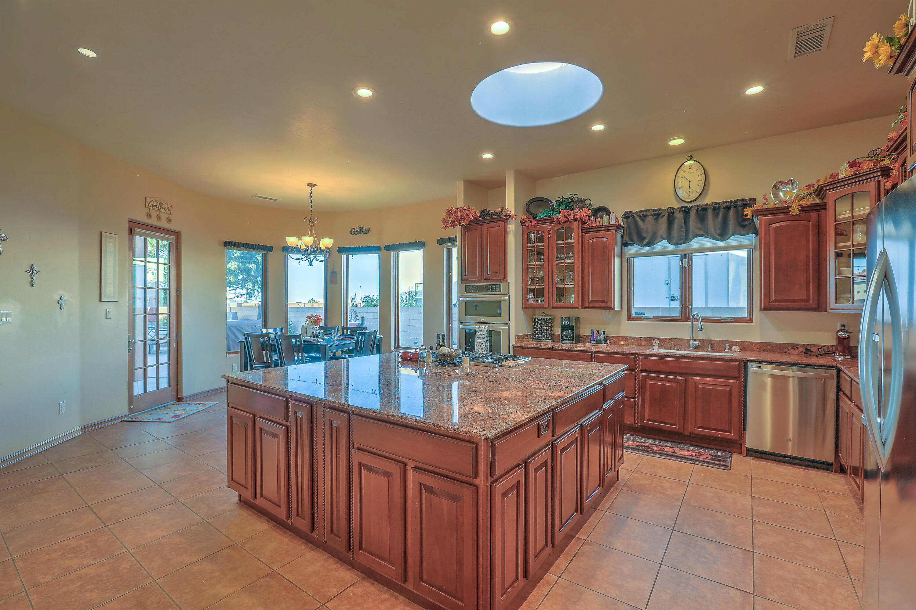 7923 VICTORIA Drive NW