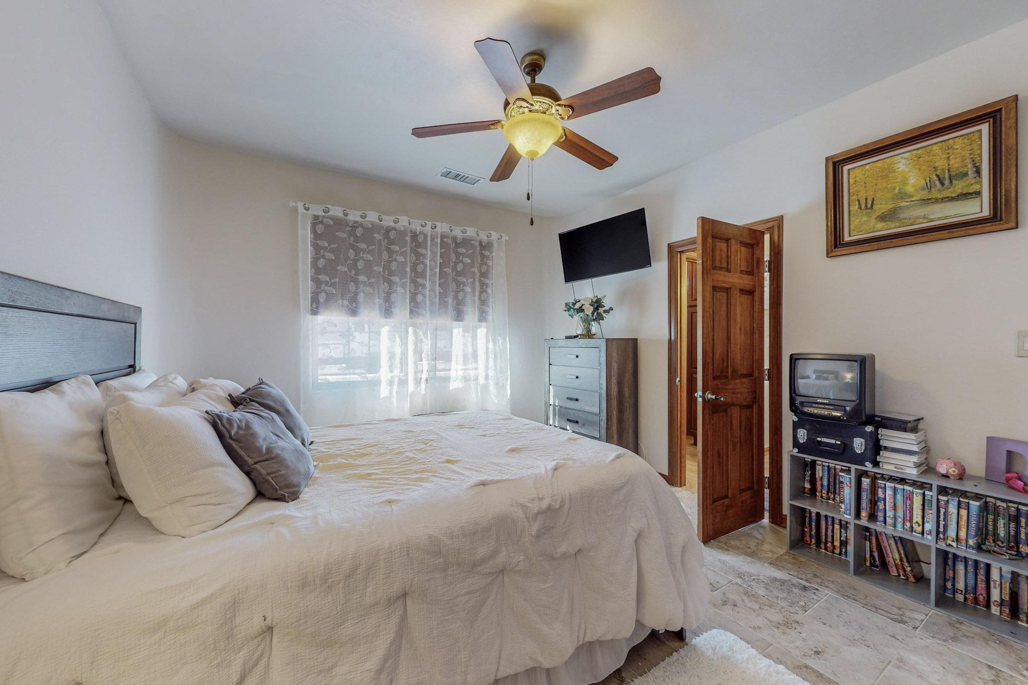 7923 VICTORIA Drive NW