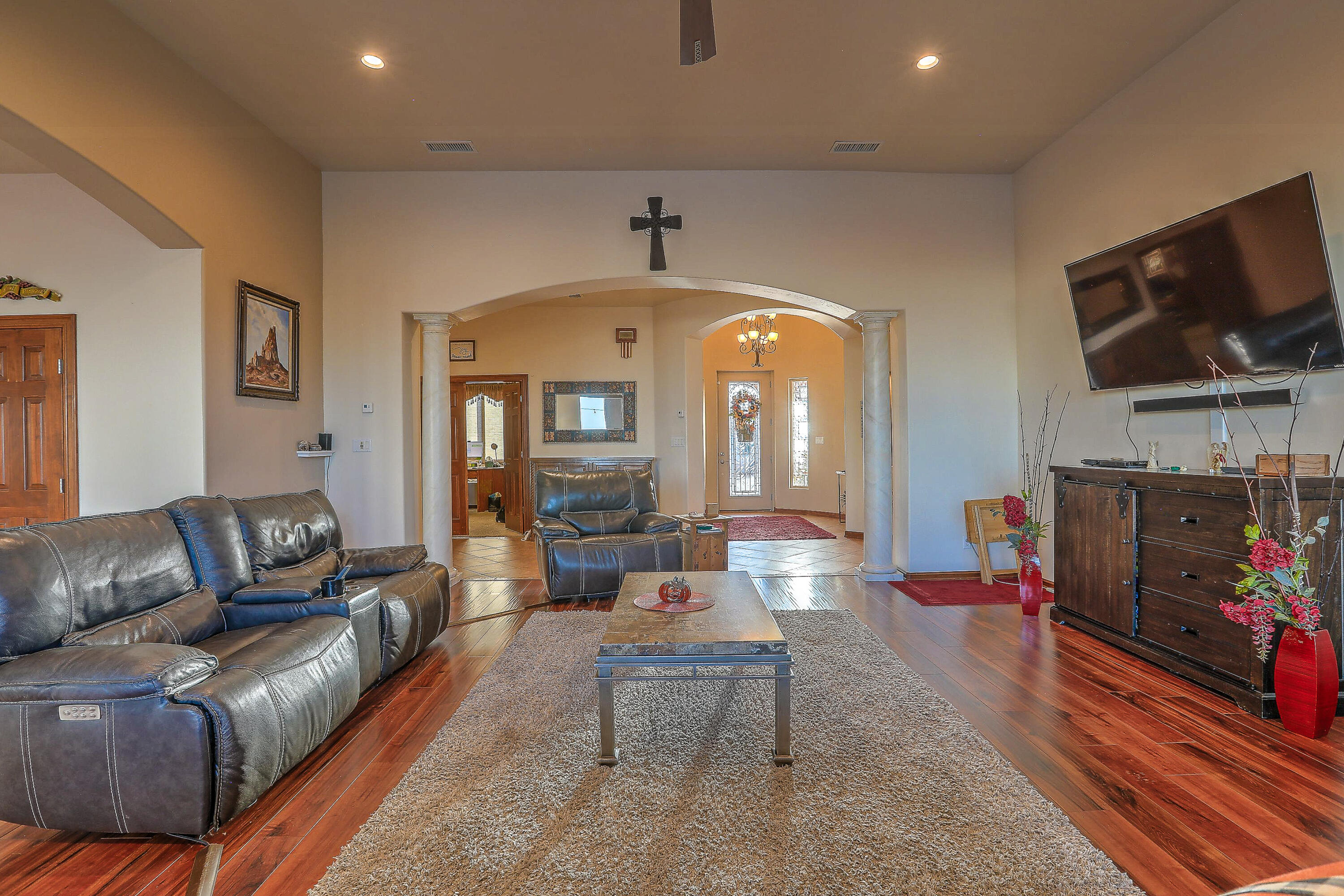 7923 VICTORIA Drive NW