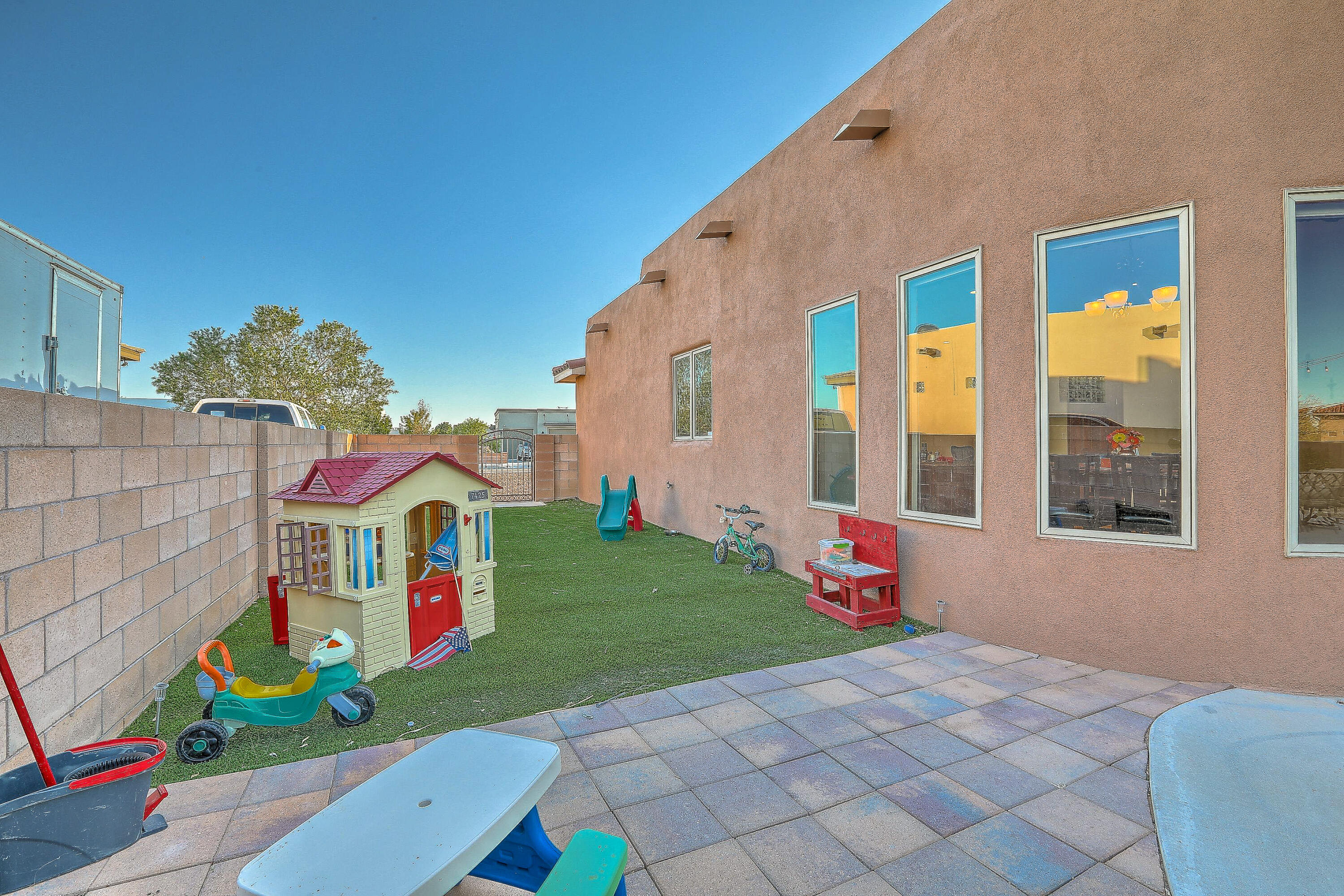 7923 VICTORIA Drive NW