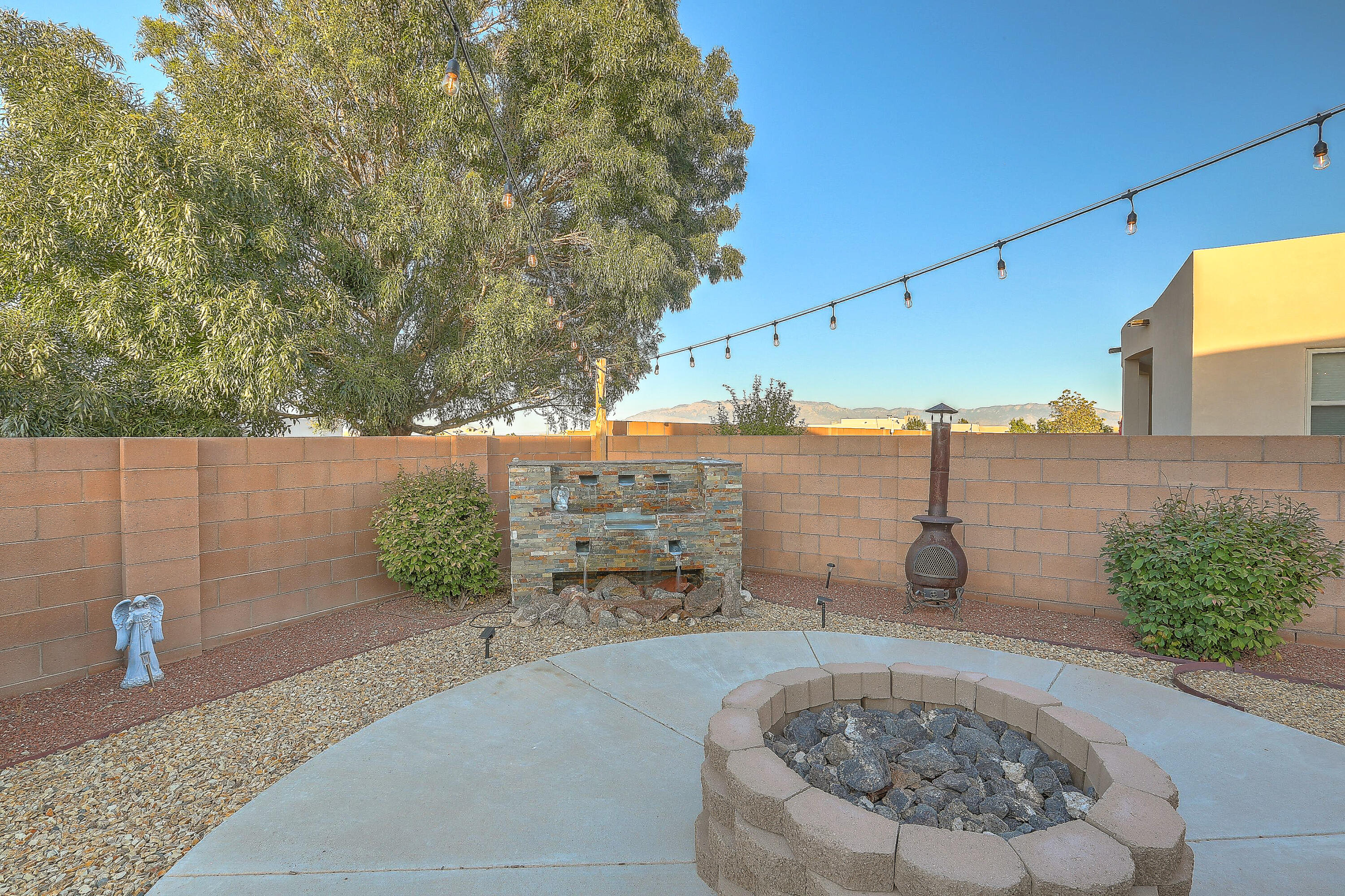 7923 VICTORIA Drive NW