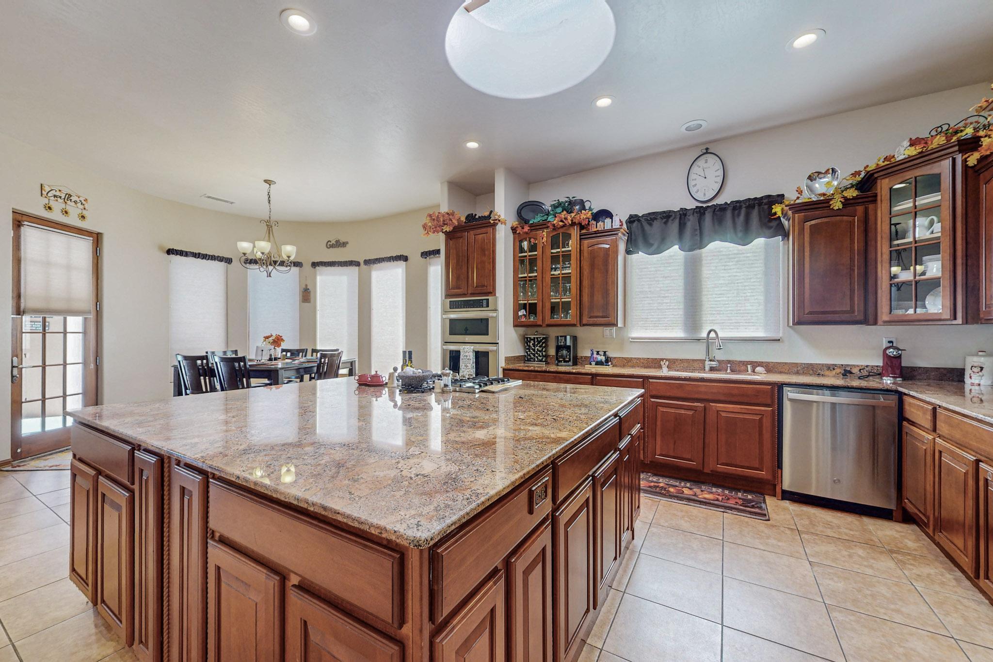 7923 VICTORIA Drive NW