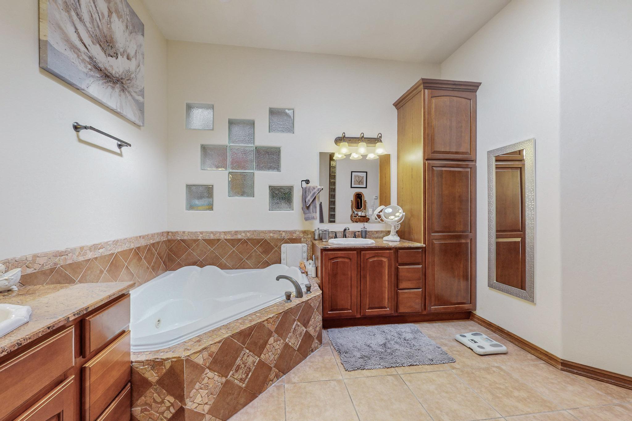 7923 VICTORIA Drive NW