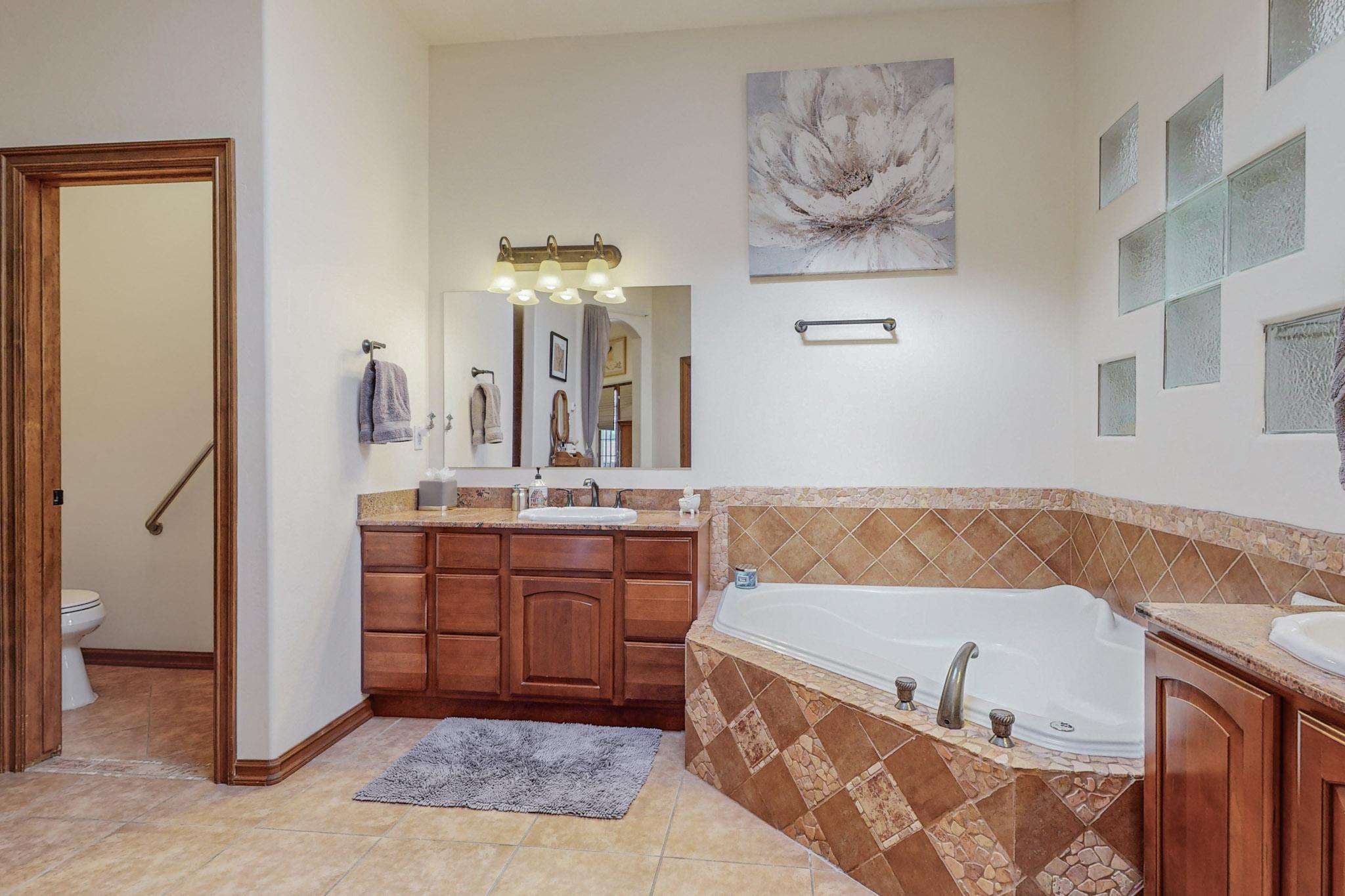 7923 VICTORIA Drive NW