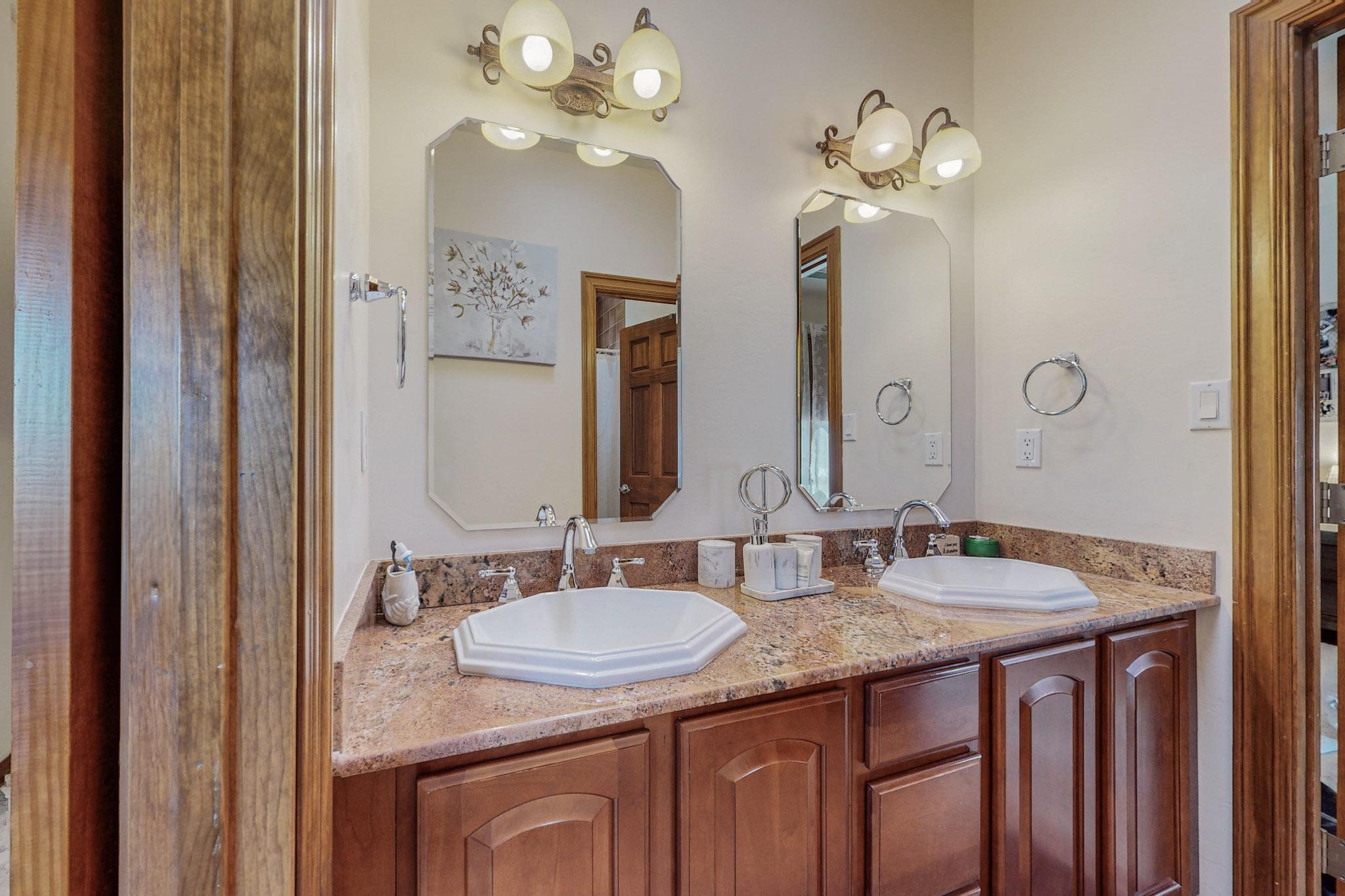 7923 VICTORIA Drive NW