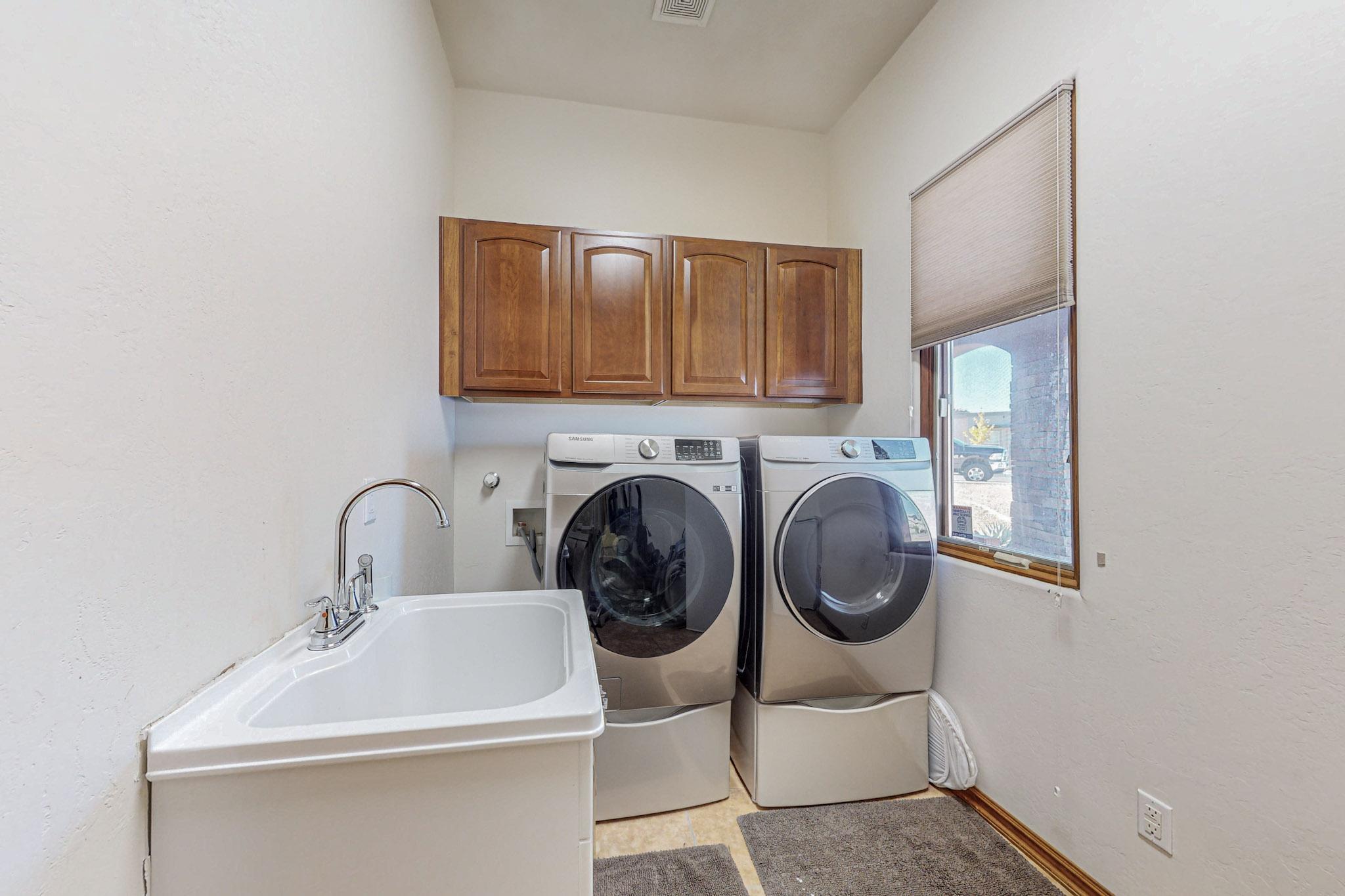 7923 VICTORIA Drive NW