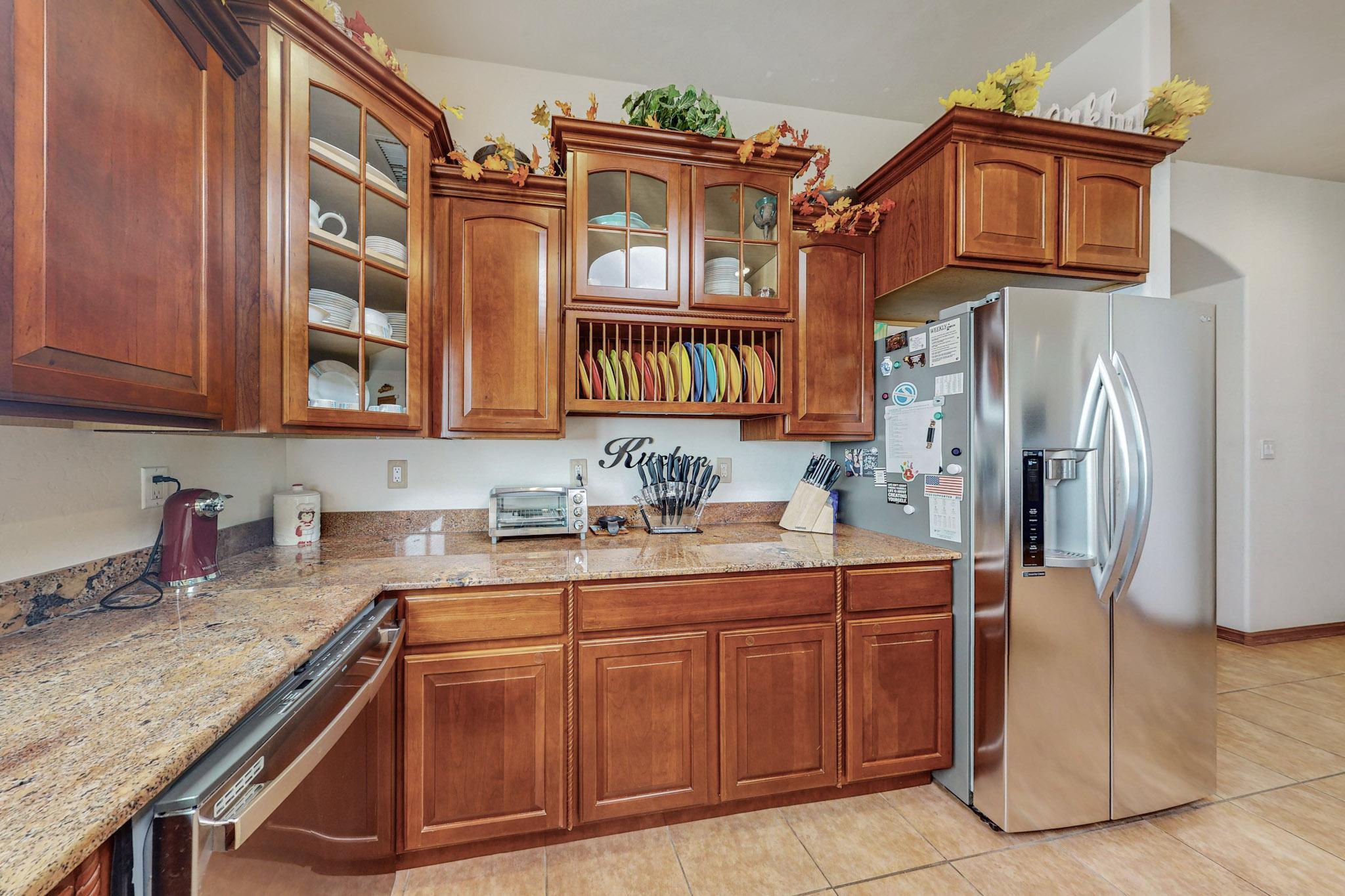 7923 VICTORIA Drive NW