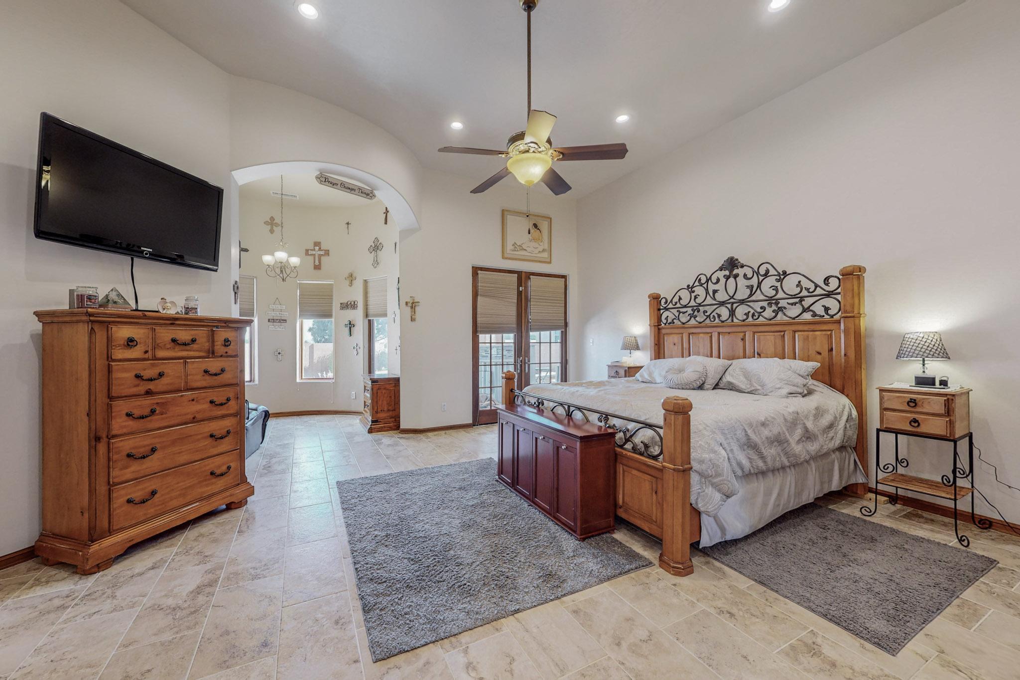 7923 VICTORIA Drive NW