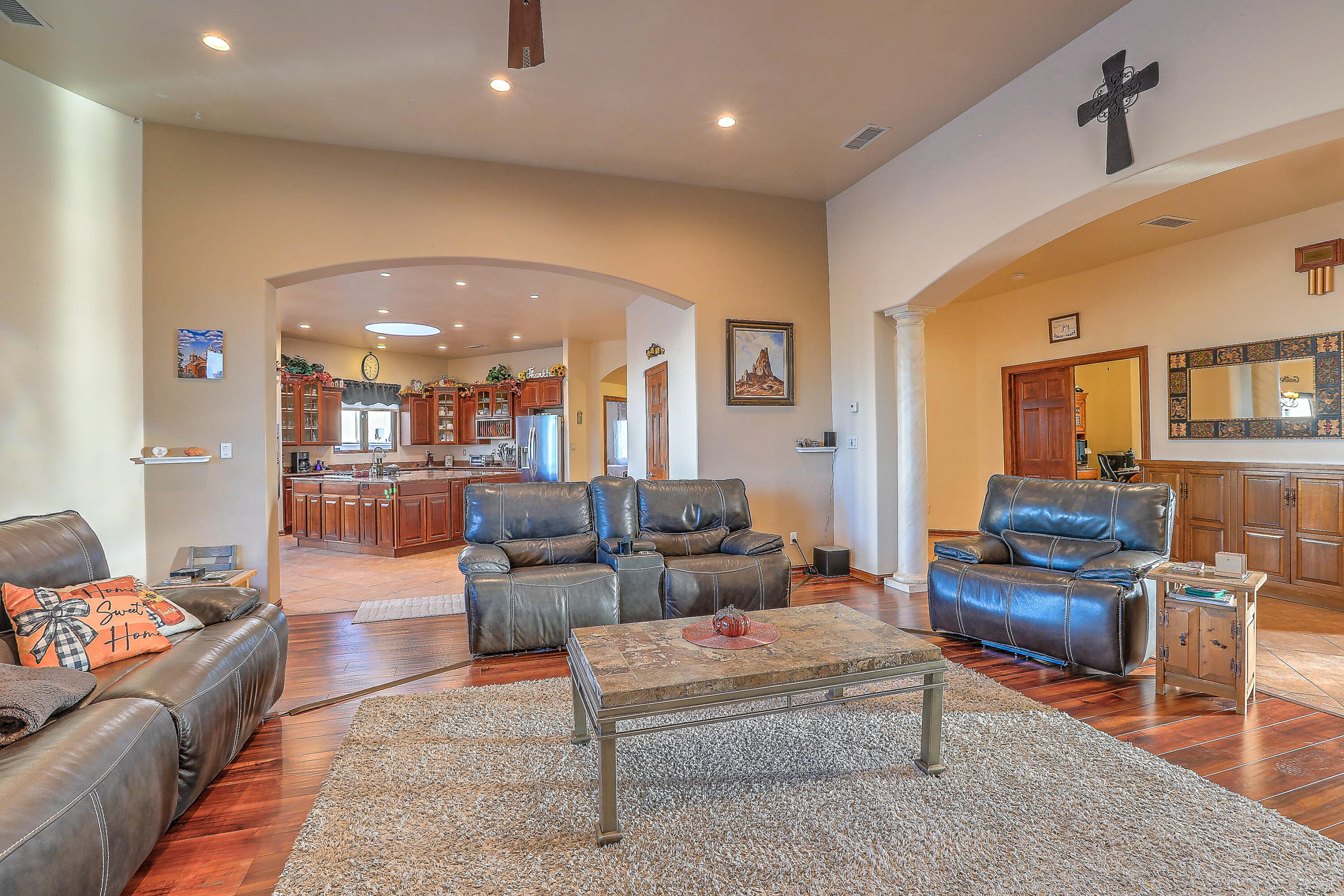 7923 VICTORIA Drive NW