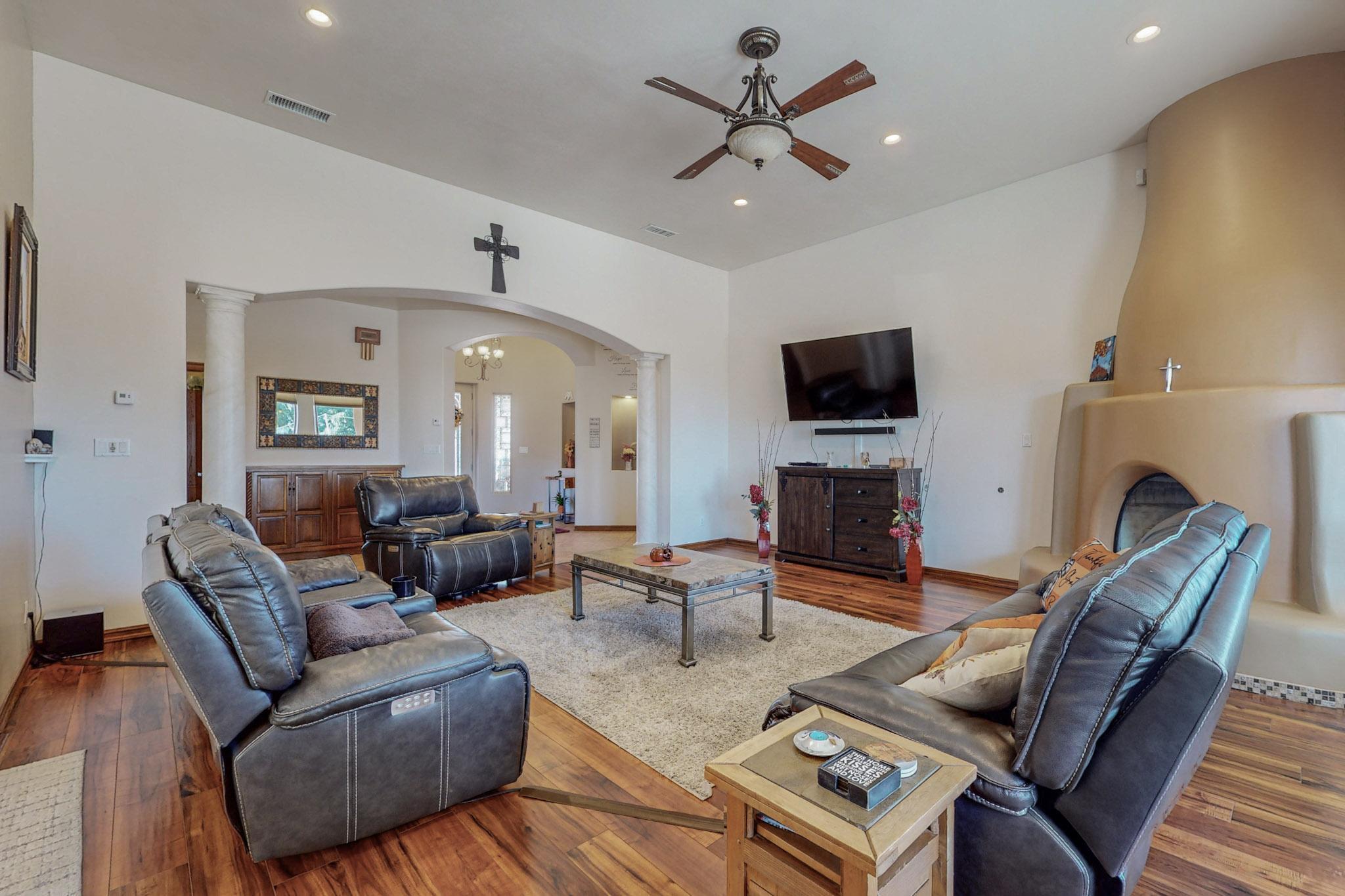 7923 VICTORIA Drive NW