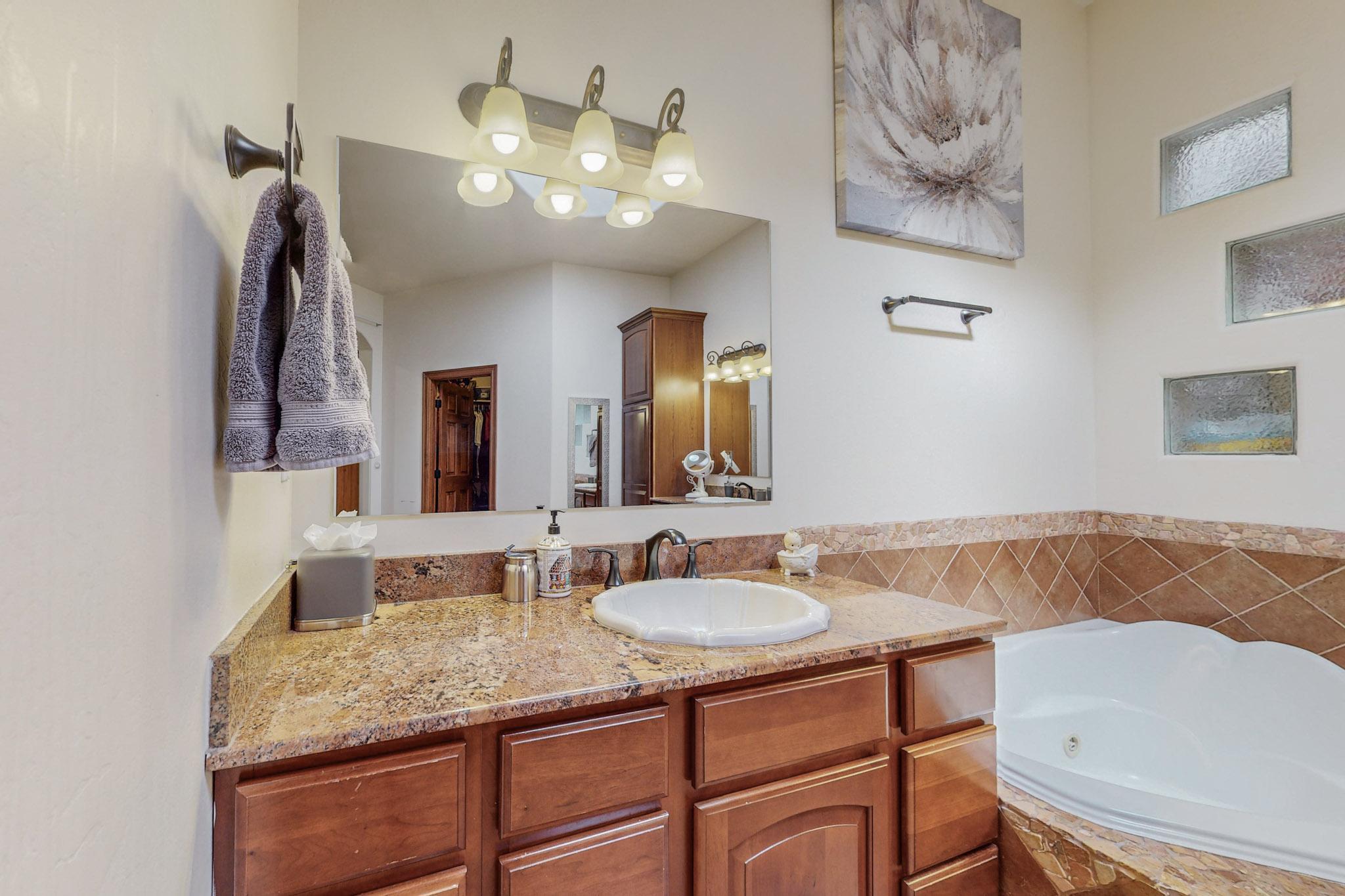 7923 VICTORIA Drive NW