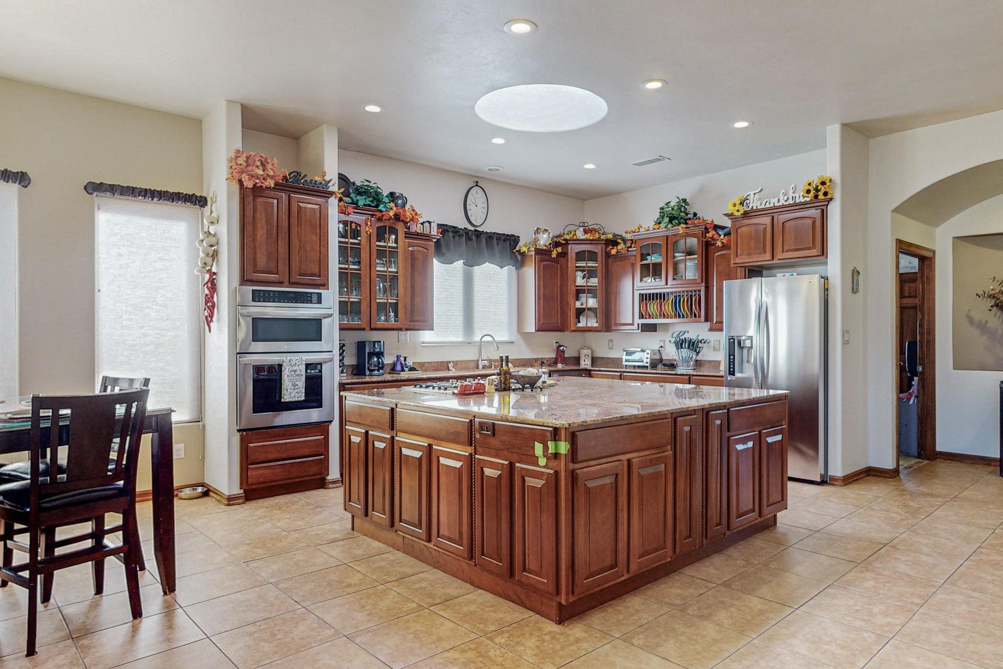 7923 VICTORIA Drive NW