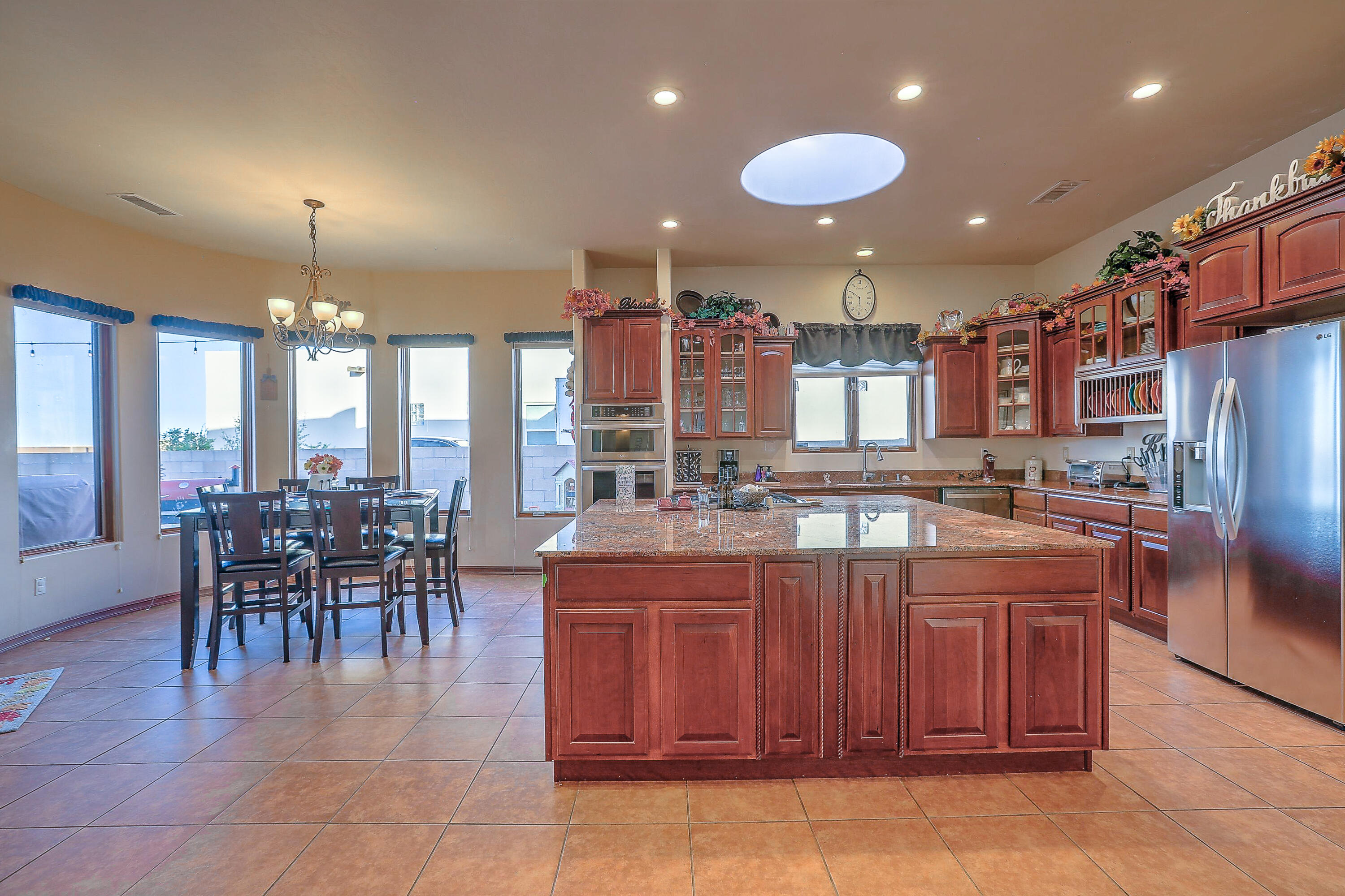 7923 VICTORIA Drive NW