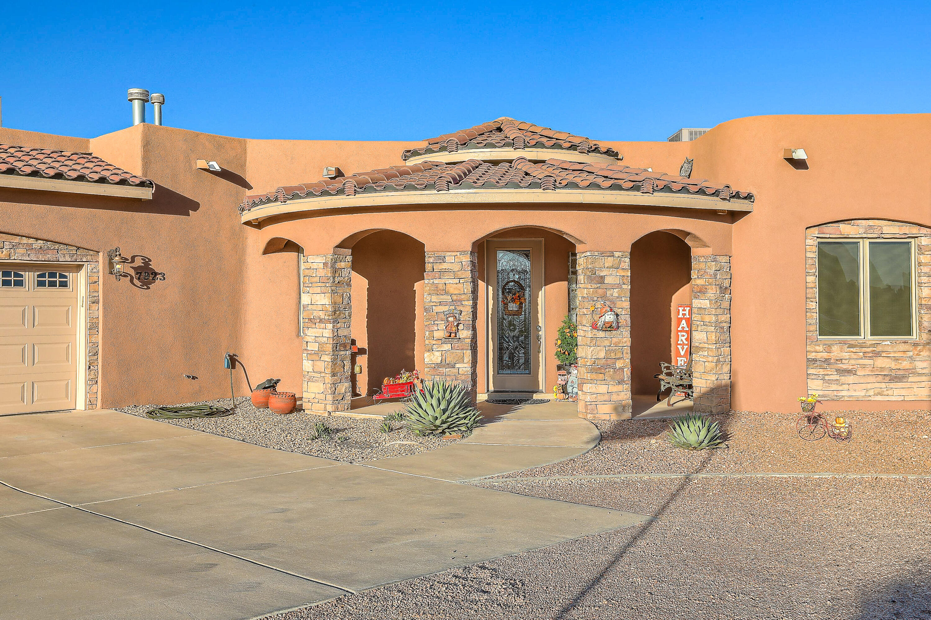 7923 VICTORIA Drive NW