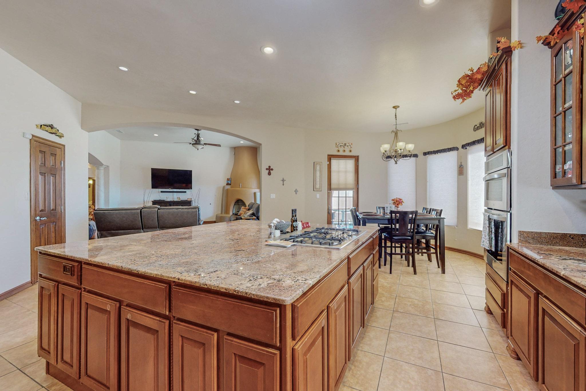 7923 VICTORIA Drive NW