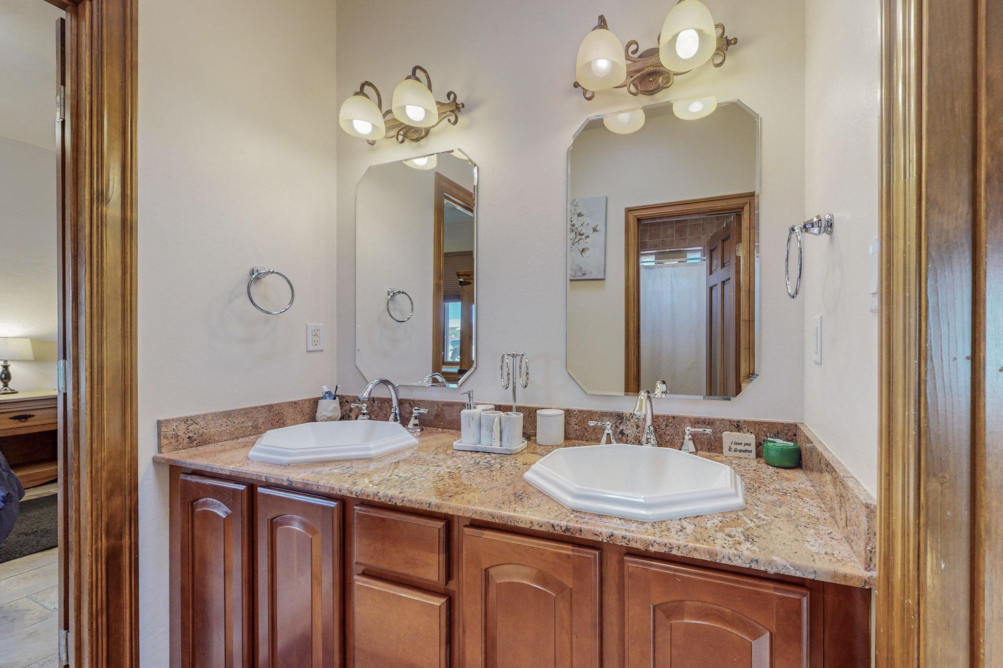 7923 VICTORIA Drive NW