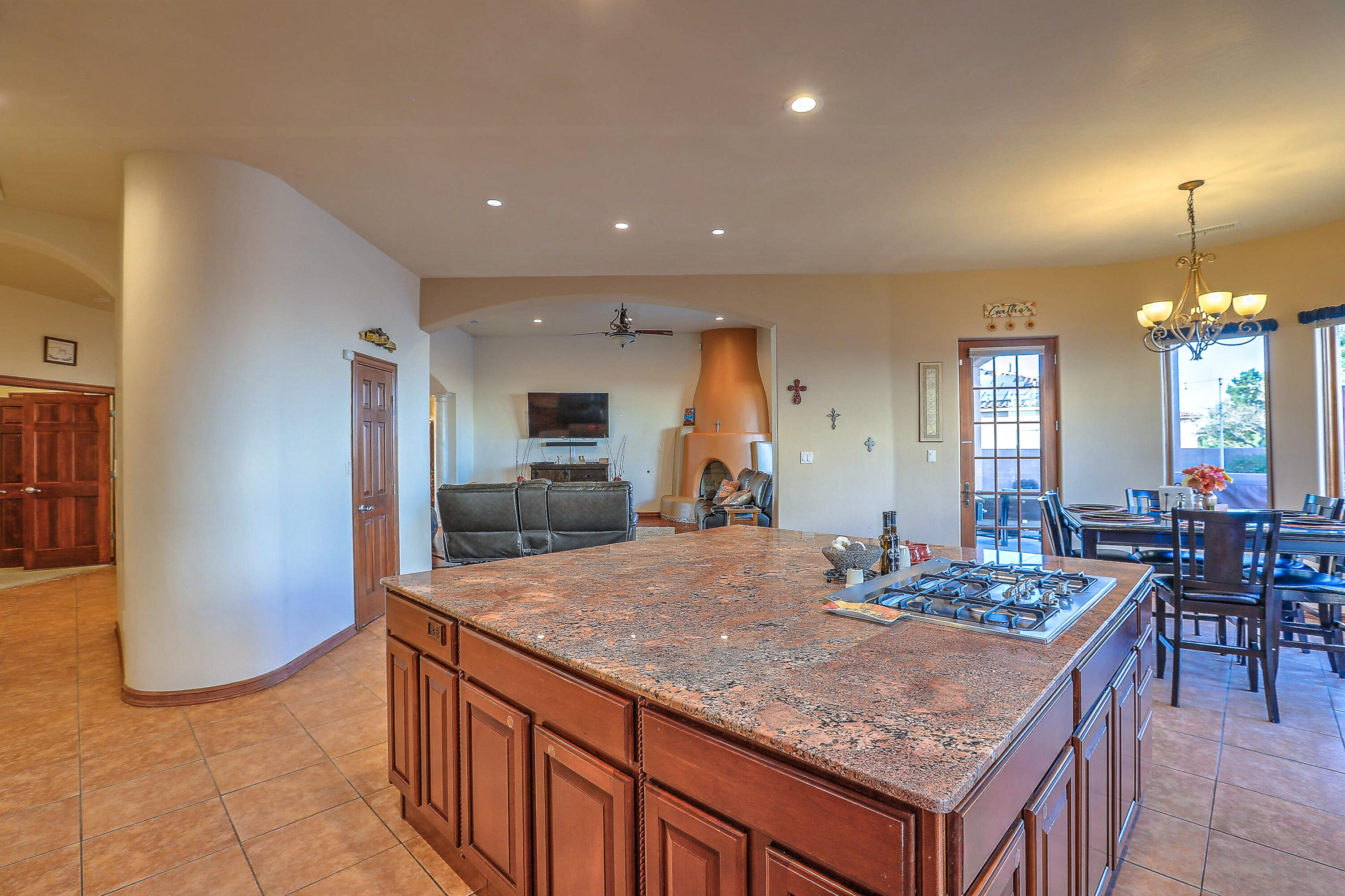 7923 VICTORIA Drive NW