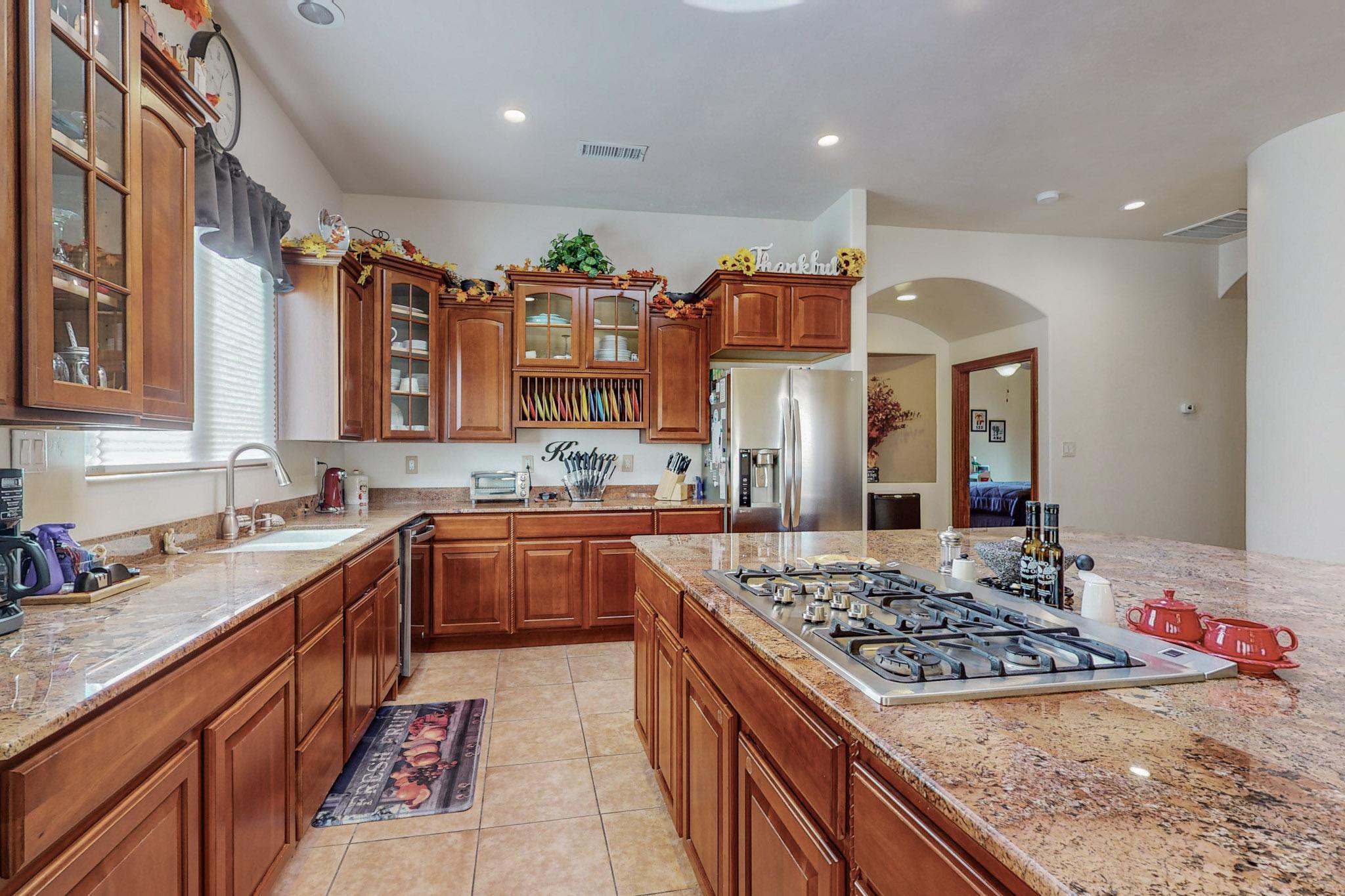 7923 VICTORIA Drive NW