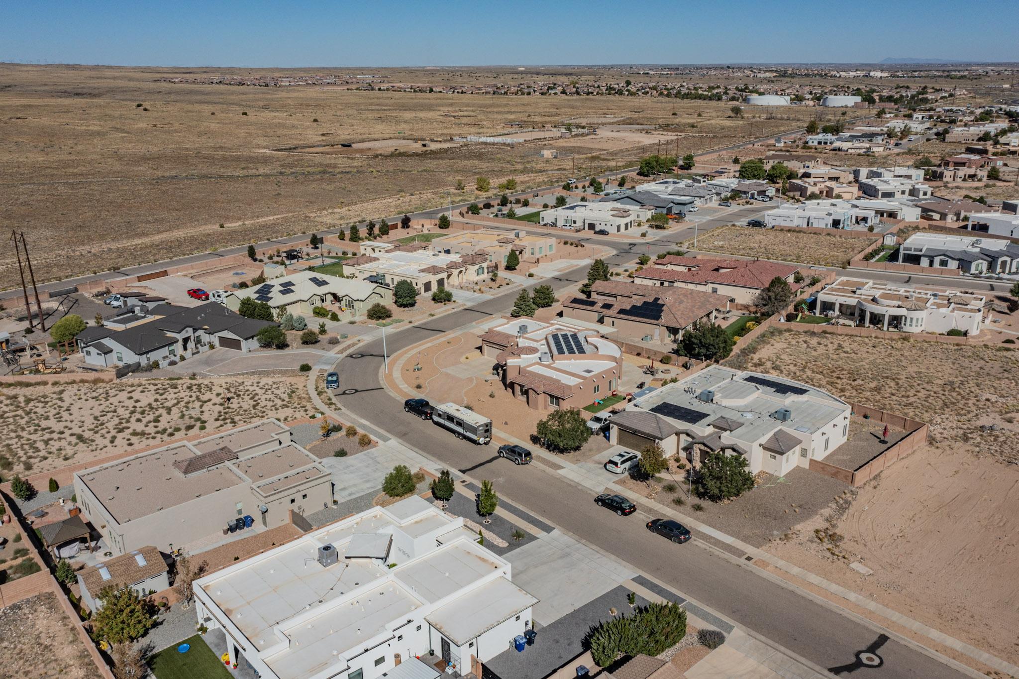 7923 VICTORIA Drive NW