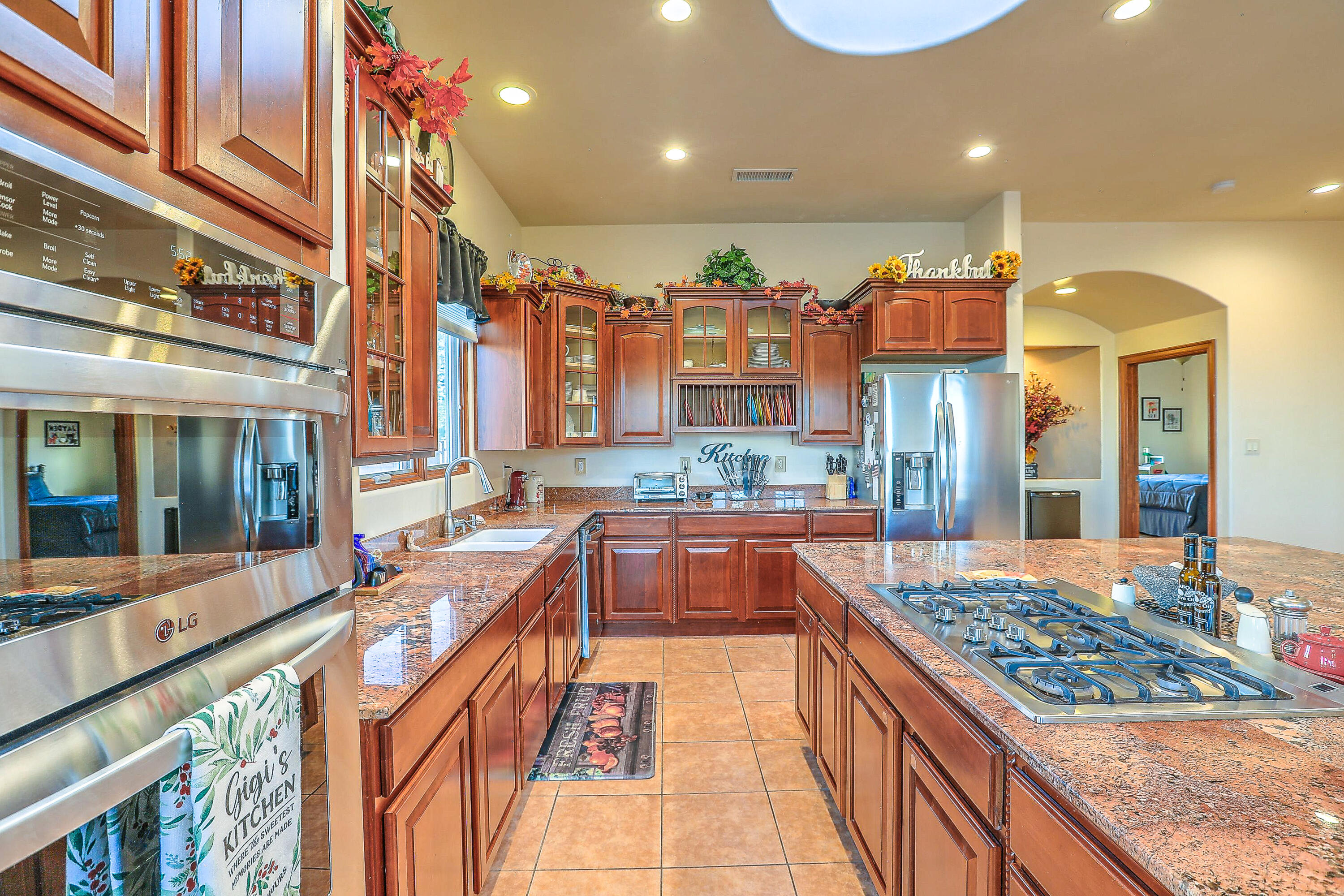 7923 VICTORIA Drive NW